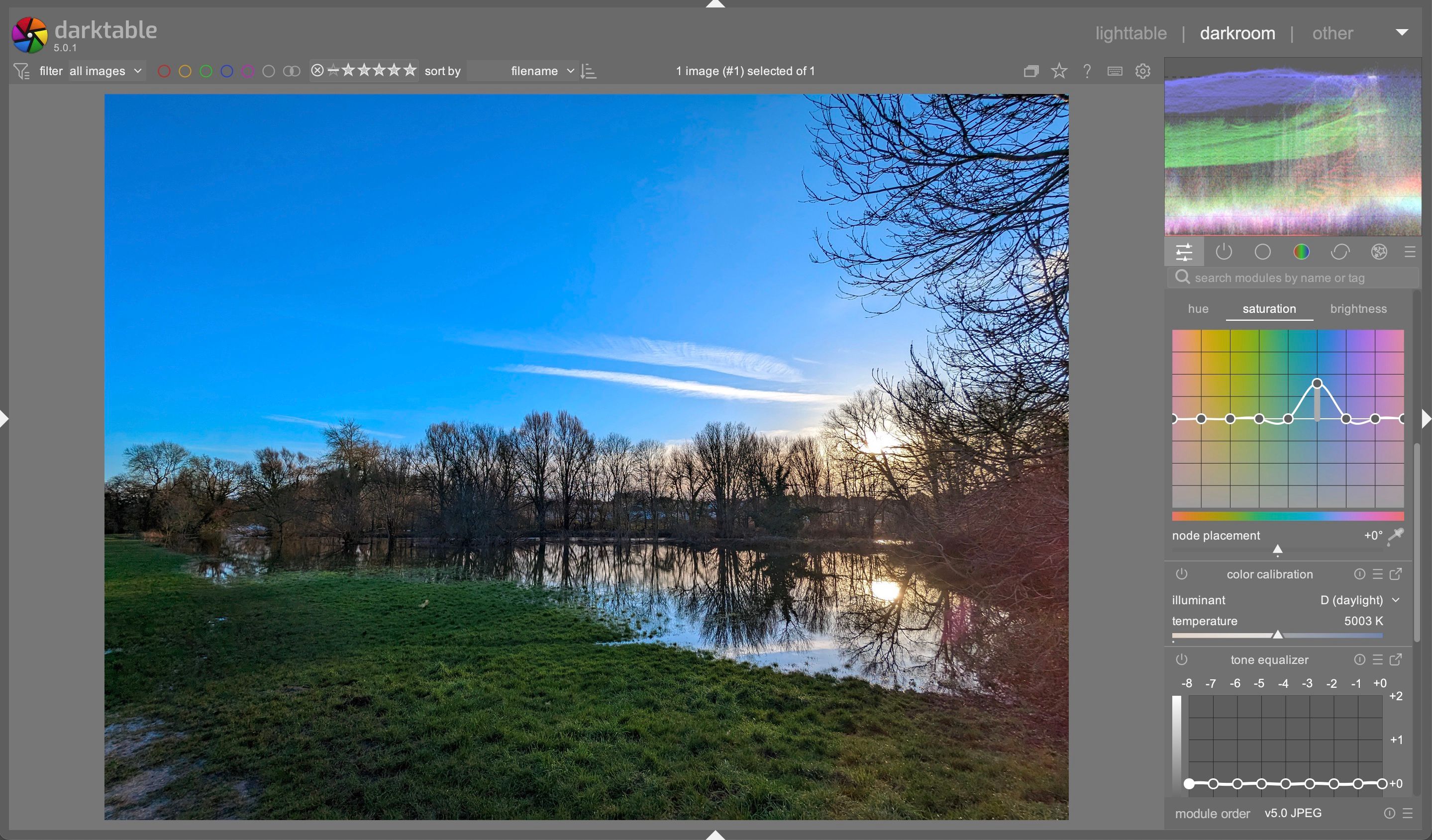 The Darktable photo editing app with colors and scopes showing.