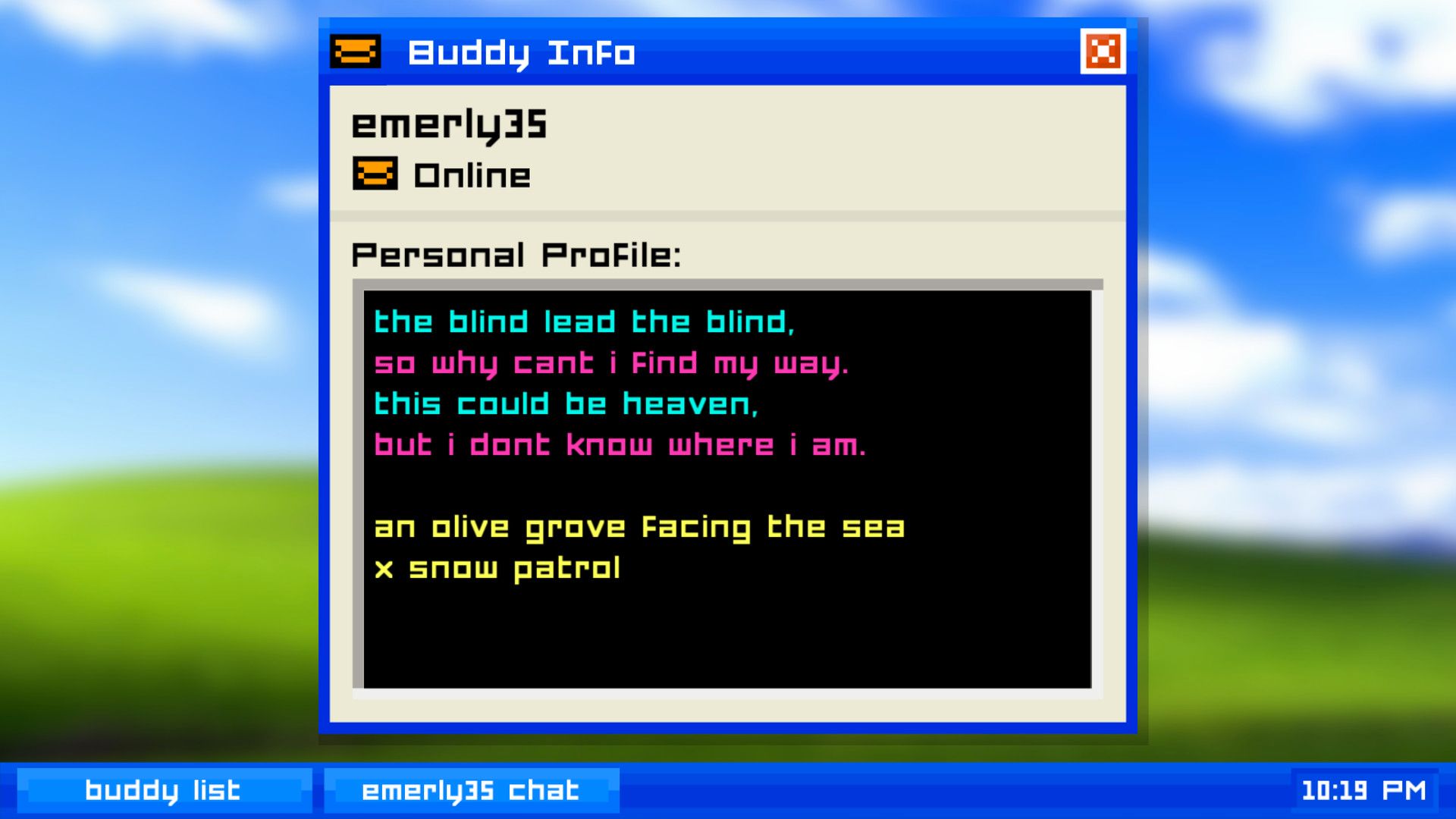Uma captura de tela de uma interação com Emily em uma sala de chat de estilo retrô do jogo, Emily está fora.
