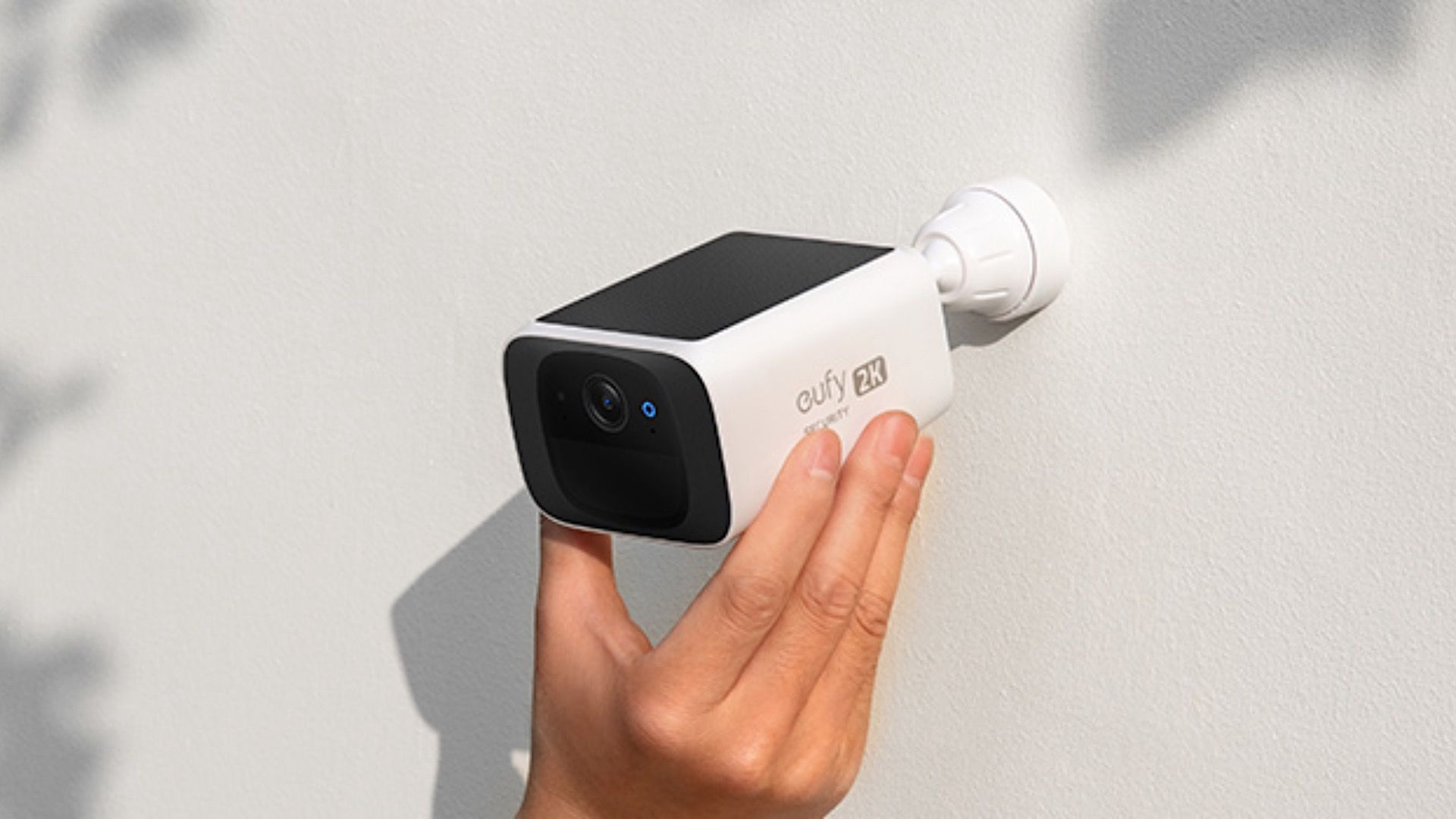 Save Your Batteries, This Solar-Powered Security Camera Is 50% off Right Now