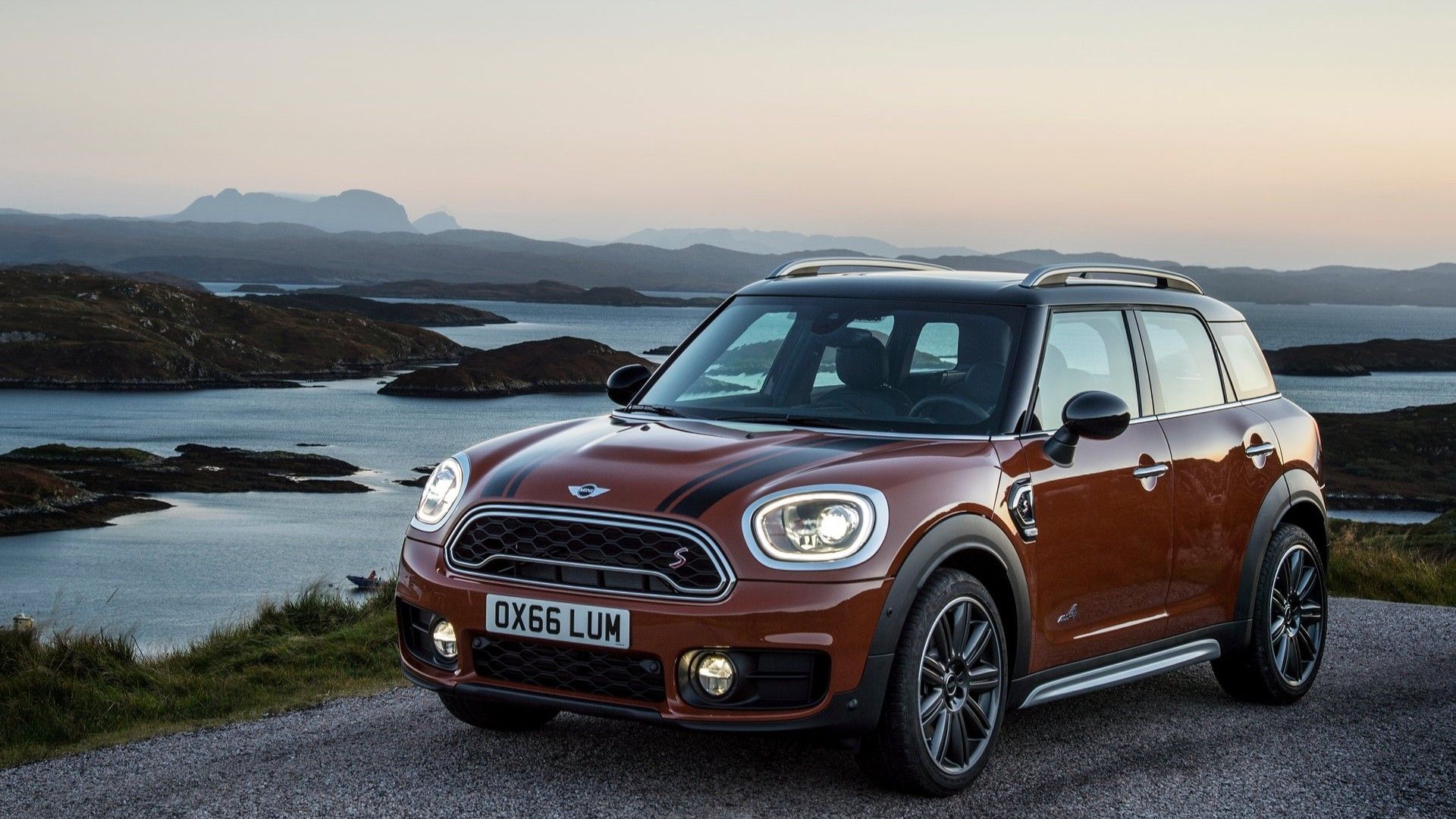 Front 3/4 shot of a 2017 MINI Countryman