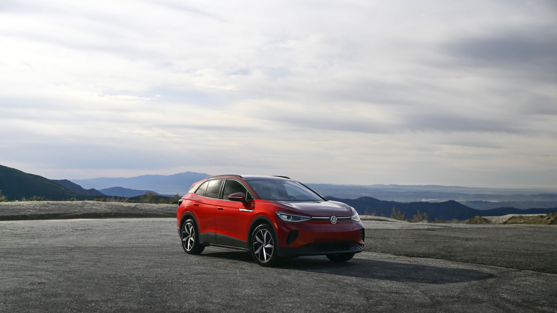 Front 3/4 shot of a 2024 Volkswagen ID.4
