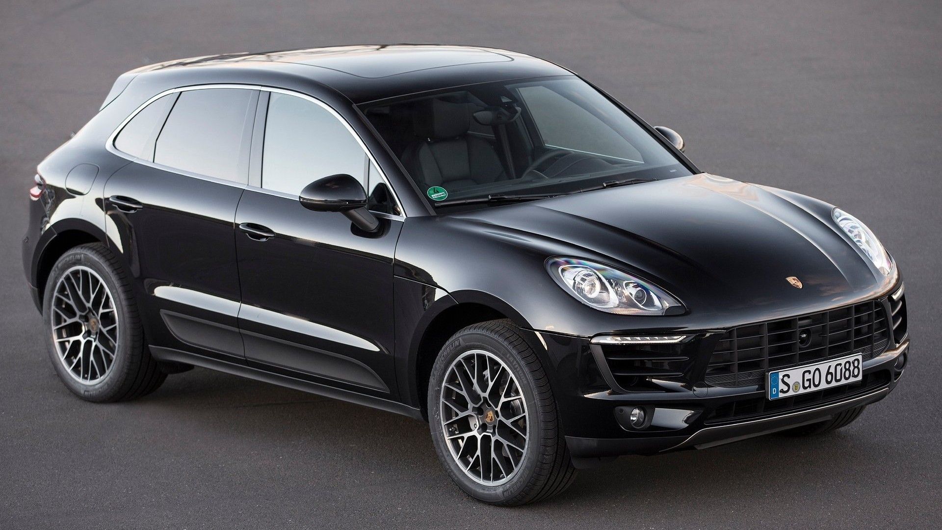 Front 3/4 shot of a 2017 Porsche Macan