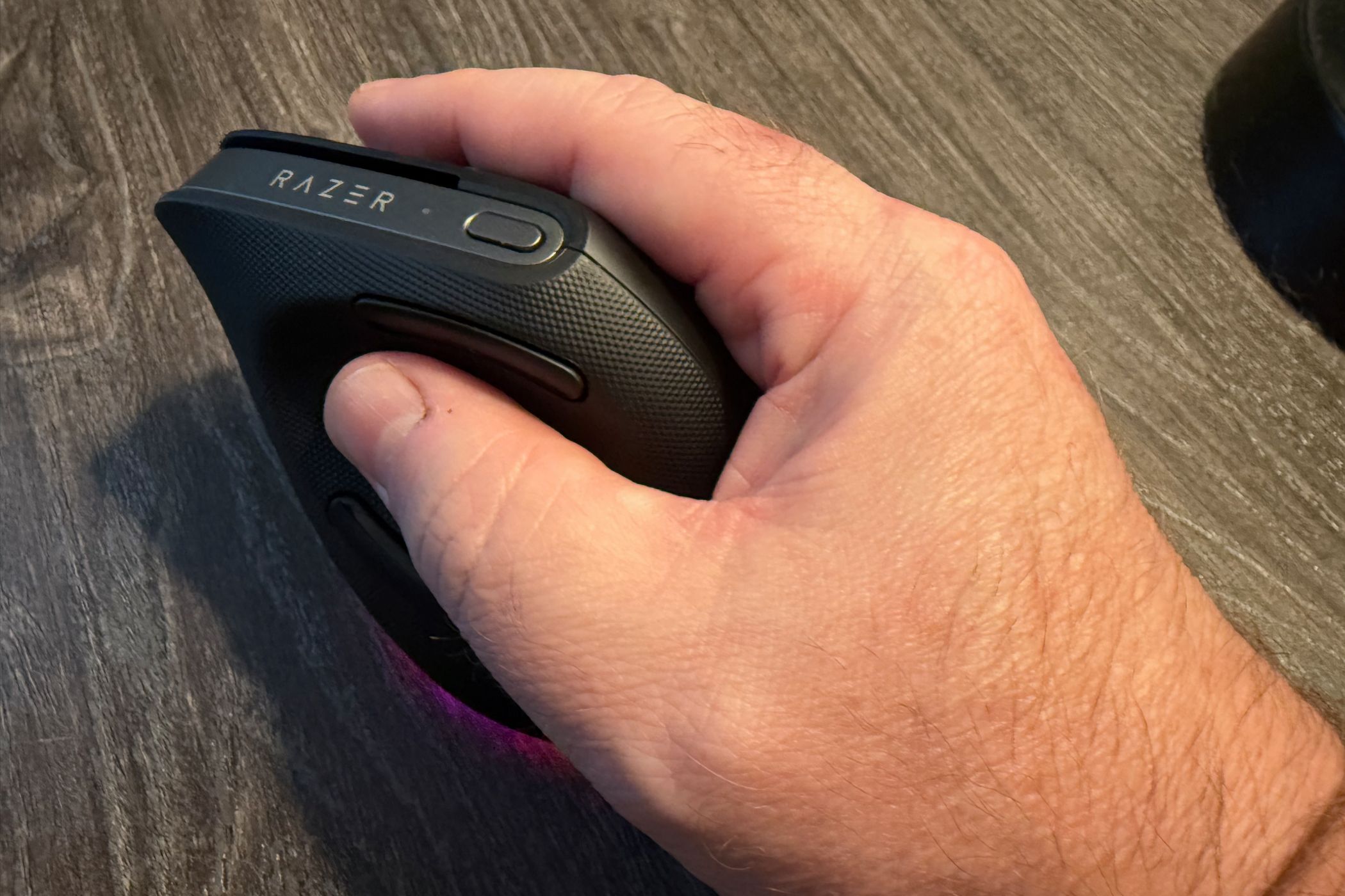 Razer proclick v2 vertical edition in hand.