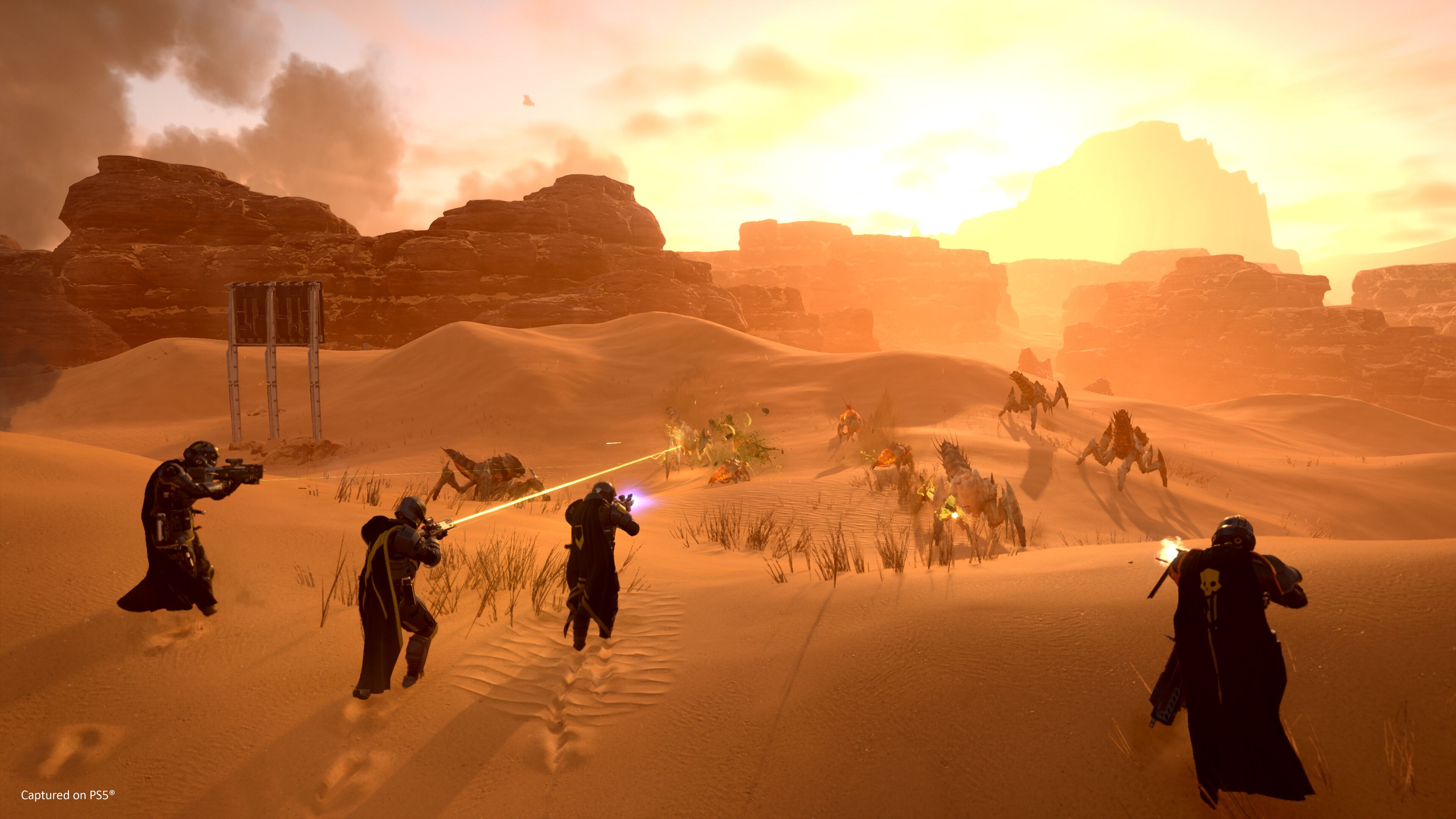 Players fighting Terminids in Helldivers 2.