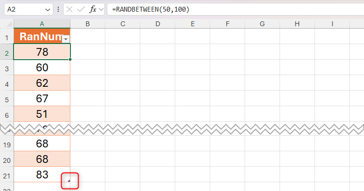 A função Randbetwer sendo usada no Excel para gerar 20 números aleatórios entre 50 e 100 em uma tabela do Excel.