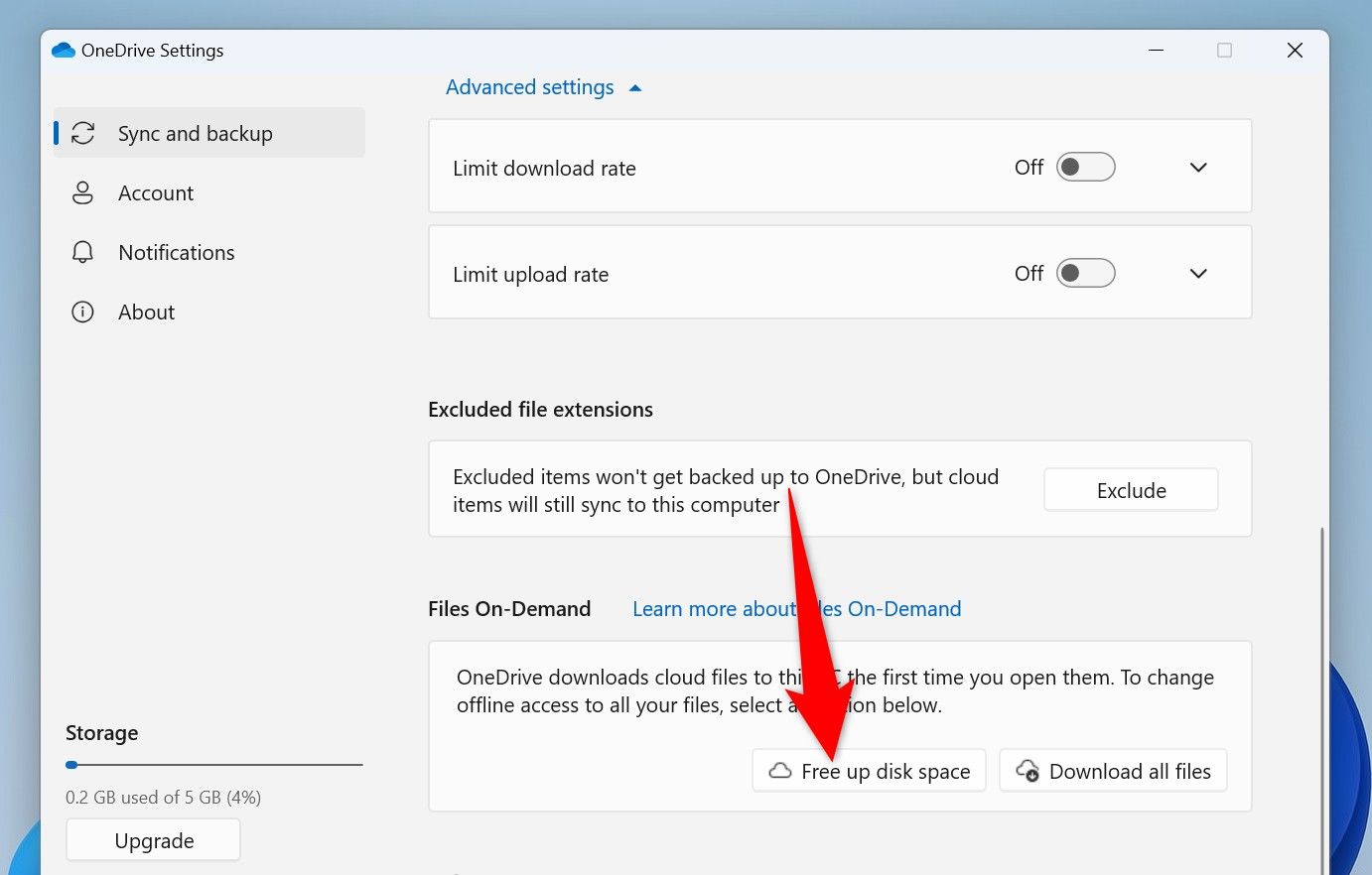 "Free Up Disk Space" highlighted in OneDrive settings.