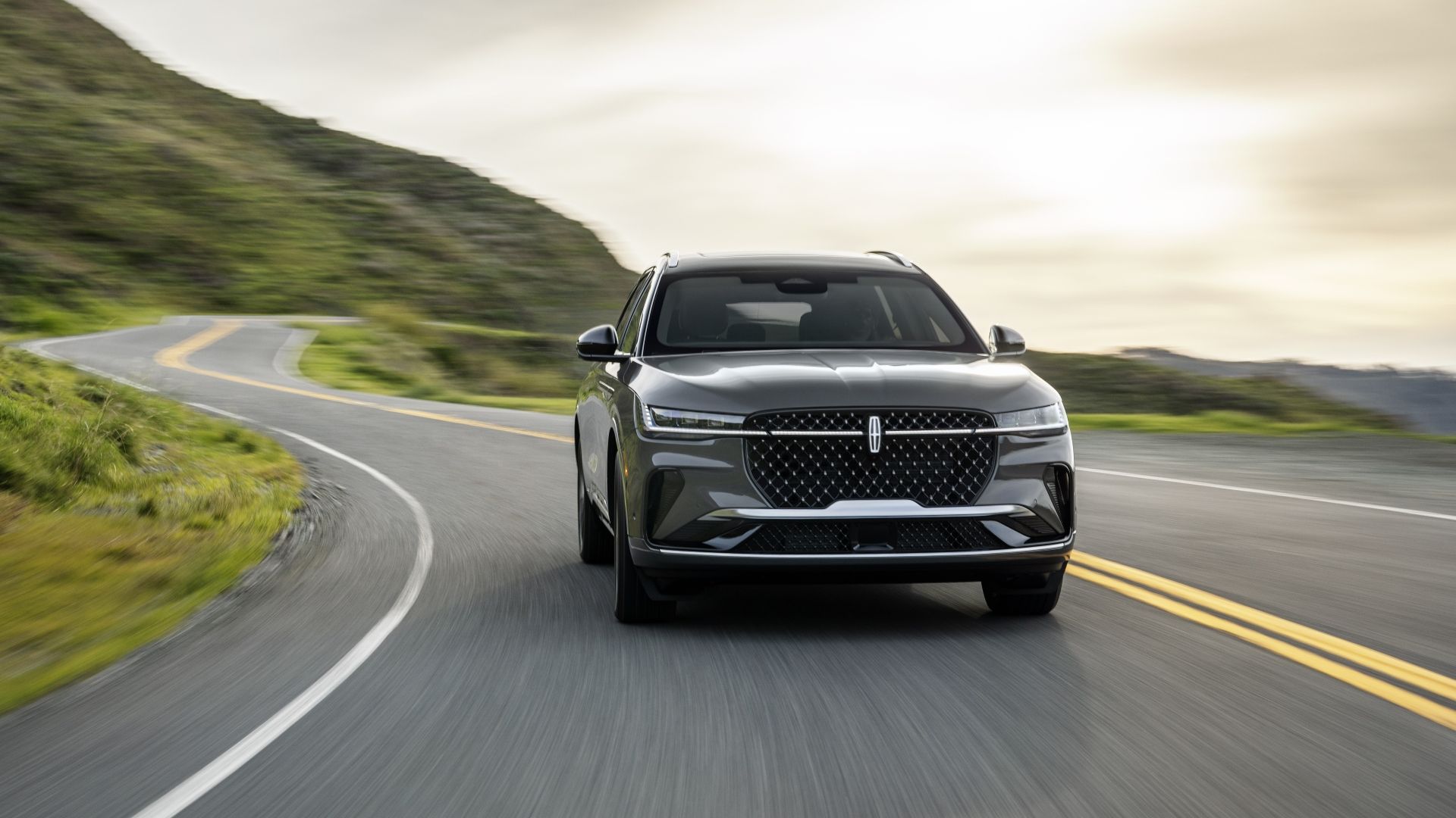 Front 3/4 action shot of a 2024 Lincoln Nautilus 