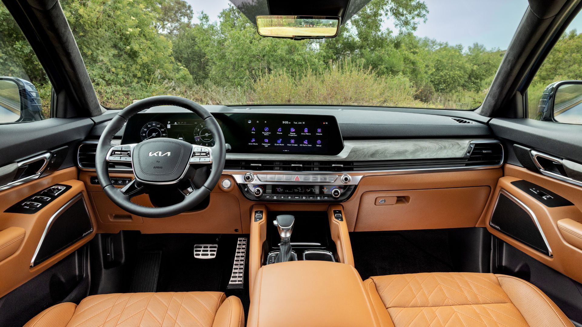Shot isnide the cabin of a 2025 Kia Telluride showing the tan leatehr seats.