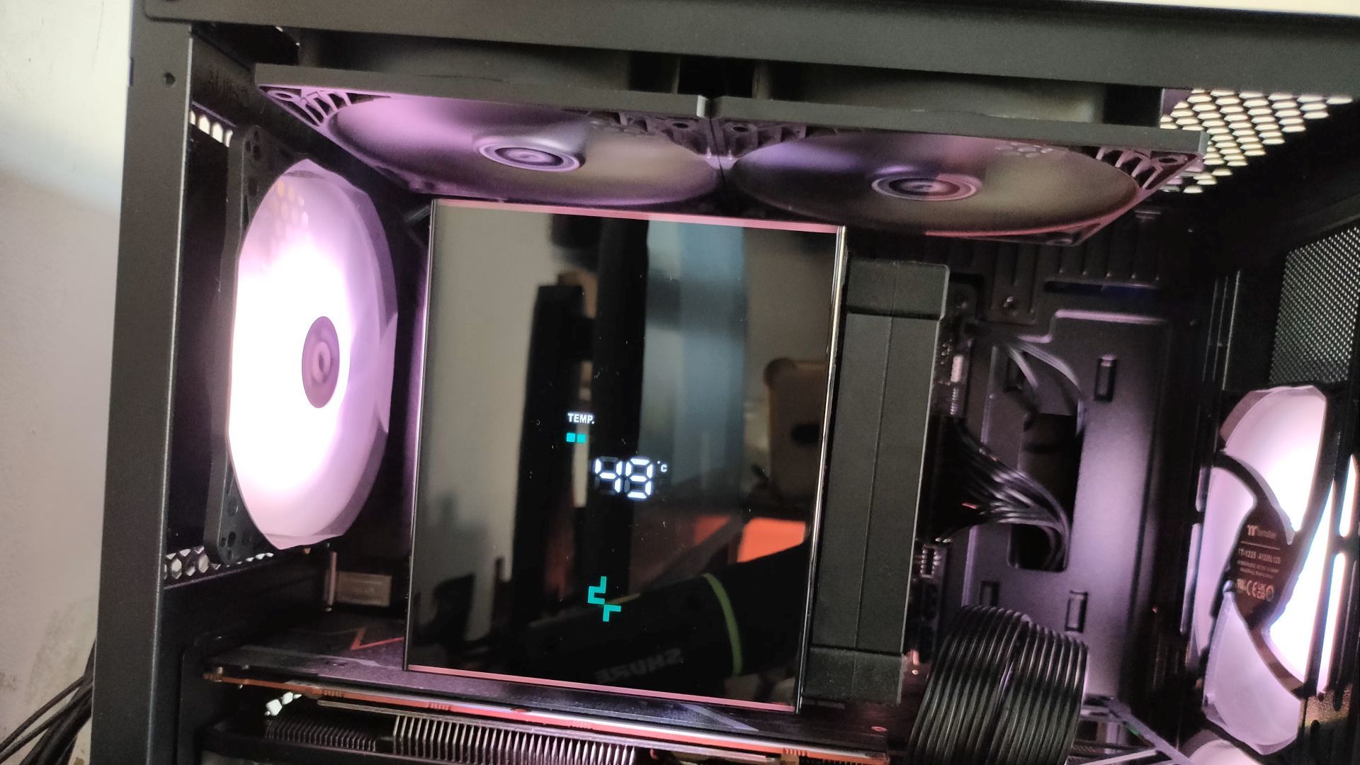 An air CPU cooler with a digital display surrounded by top and rear exhaust fans.