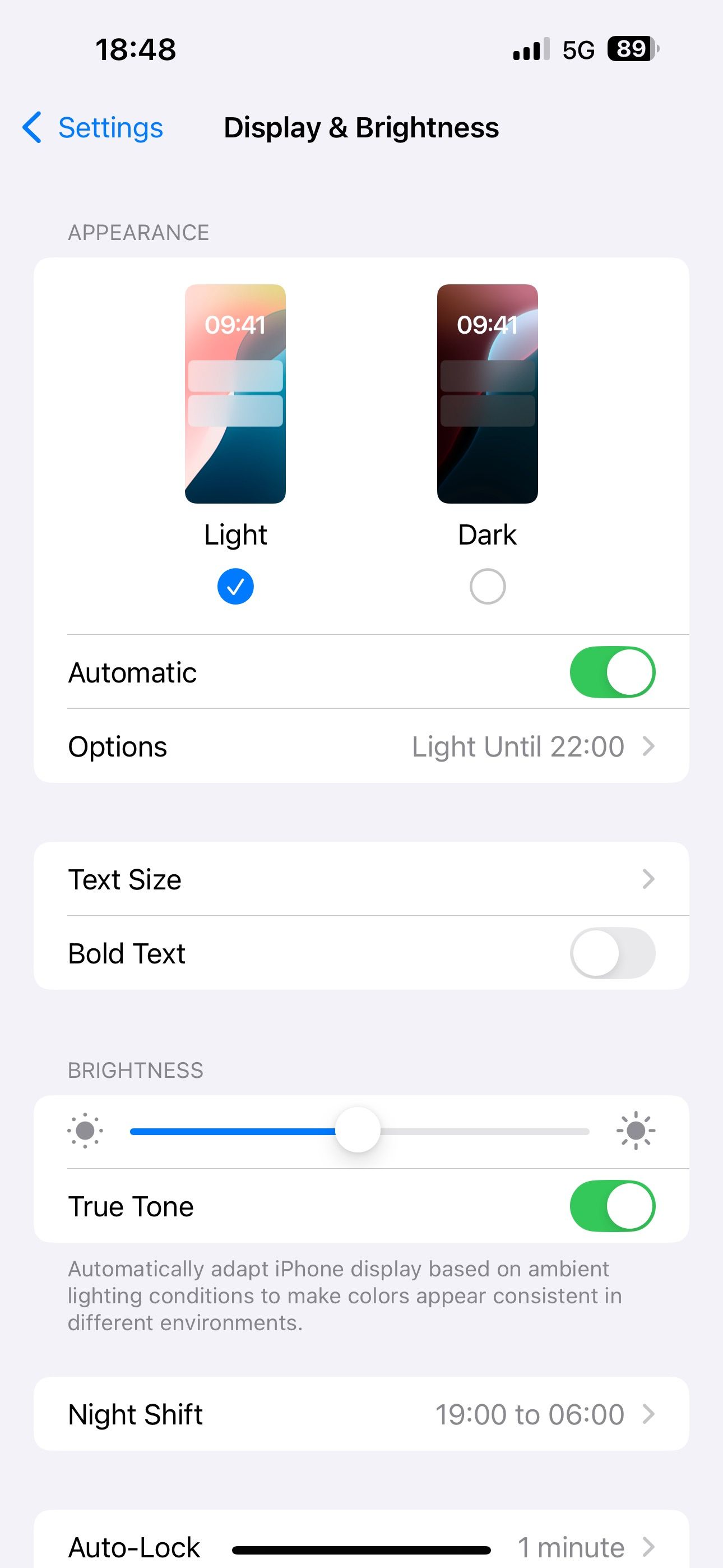 Setting the display appearance to Automatic in iOS Settings.