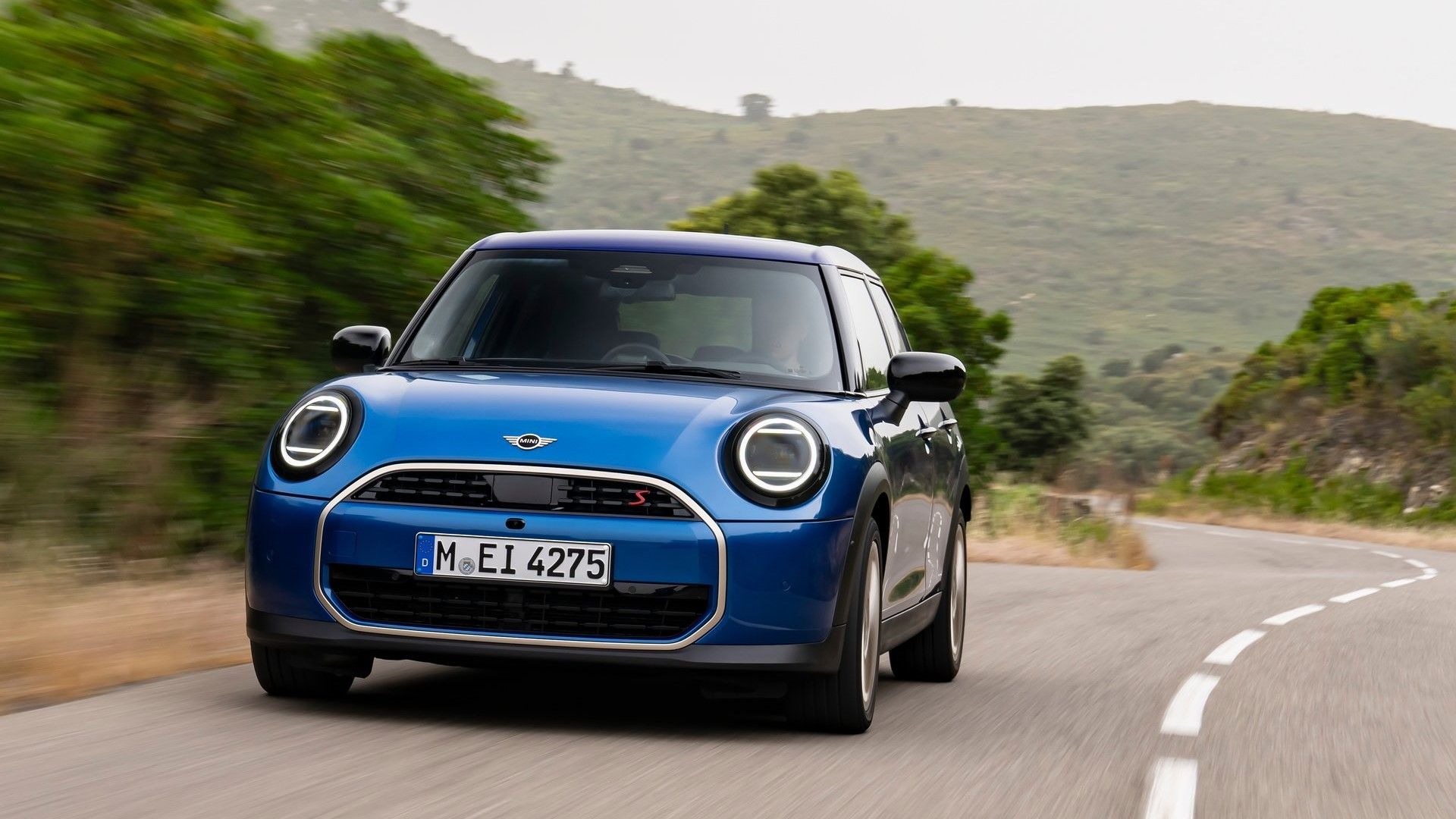 Font 3/4 action shot of a 2025 Mini Cooper S