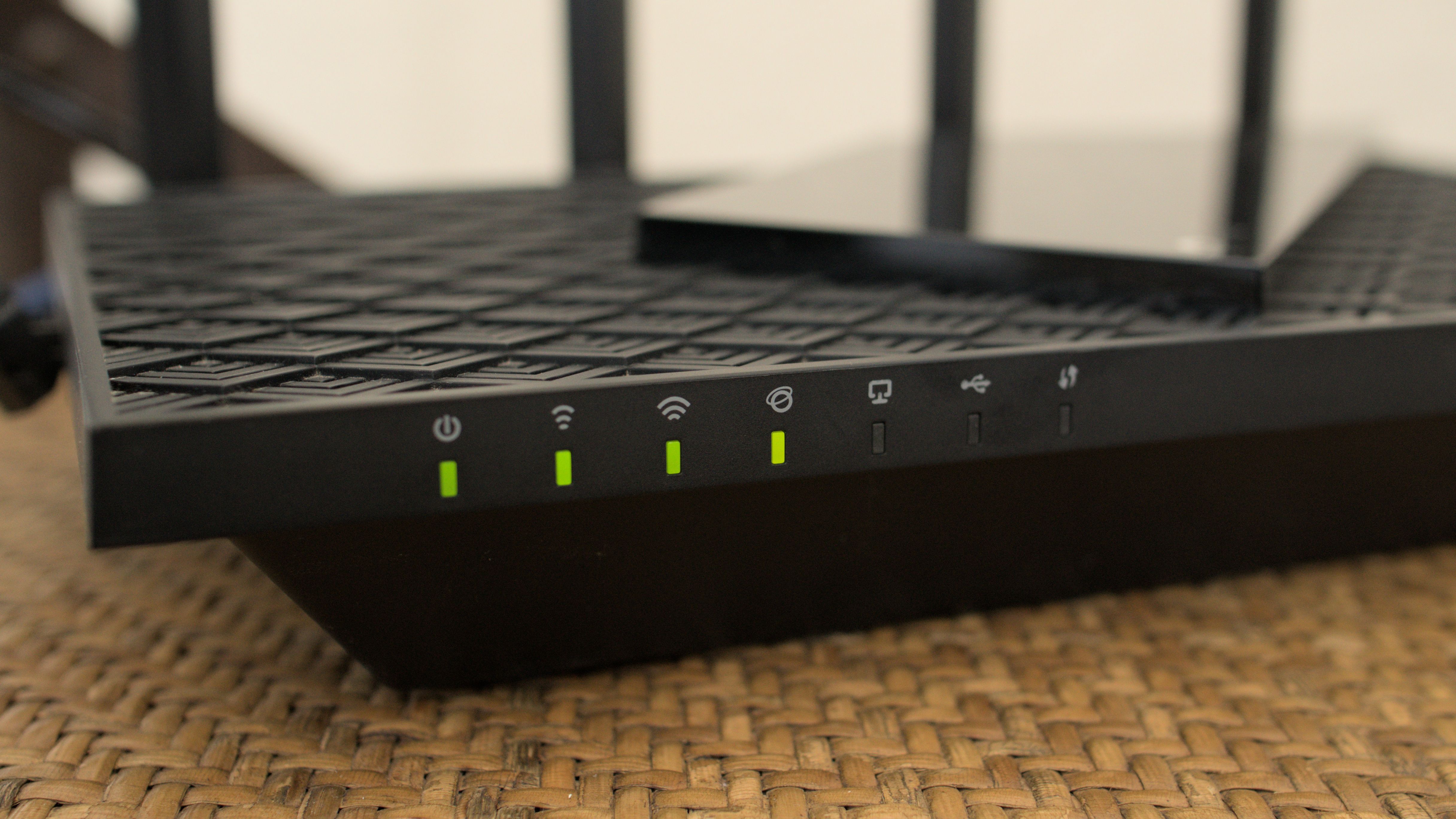 Status lights on an TP-Link Archer AX 72 Pro.