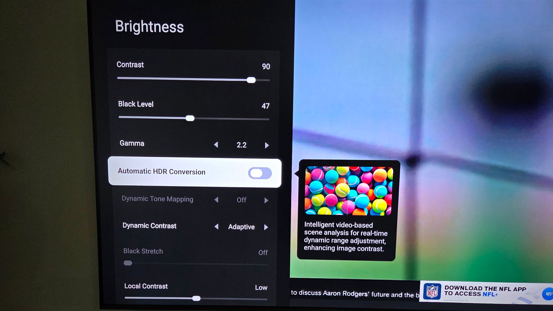 A TCL QM6K TV with the auto HDR conversion setting disabled.