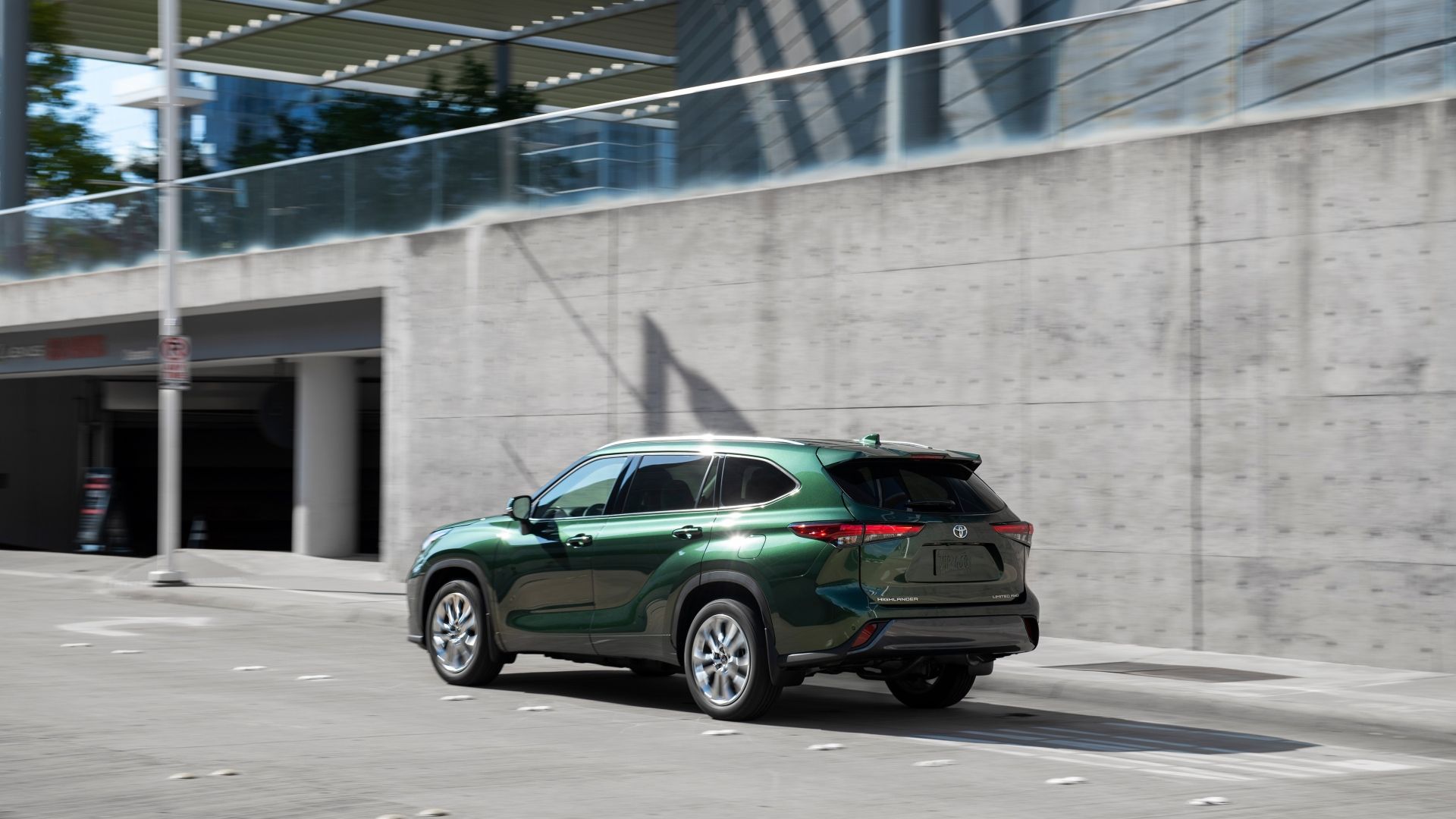 تويوتا هايلاندر 2025: SUV موثوقة وعملية للعائلات