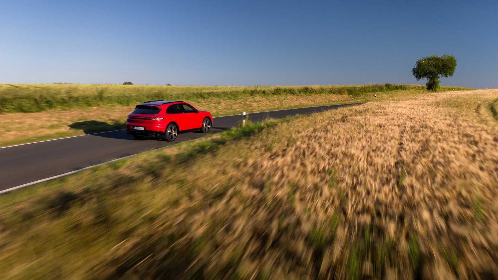 TODA DE ACCIÓN 3/4 TOMA DE UN GTS CAYENNE CAYENNE 2025