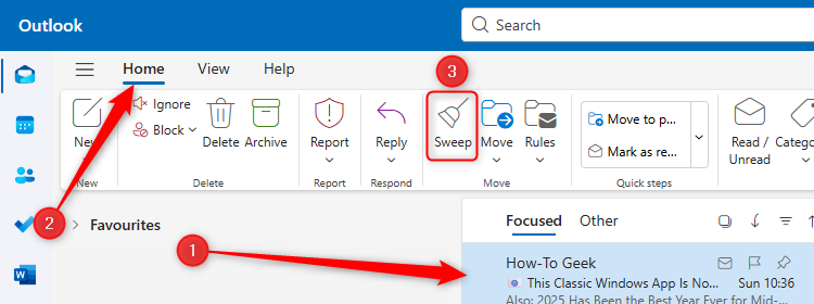 В новой версии Outlook выделено письмо и выбрана опция 'Очистка' на панели инструментов.