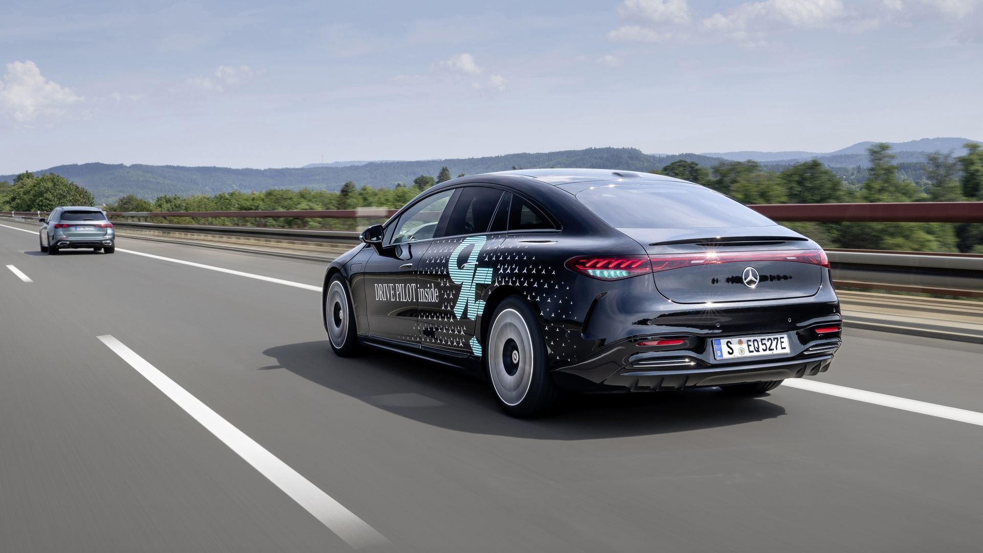 Rear 3/4 shot of a 2025 Mercedes-Benz EQS with Drive Pilot 