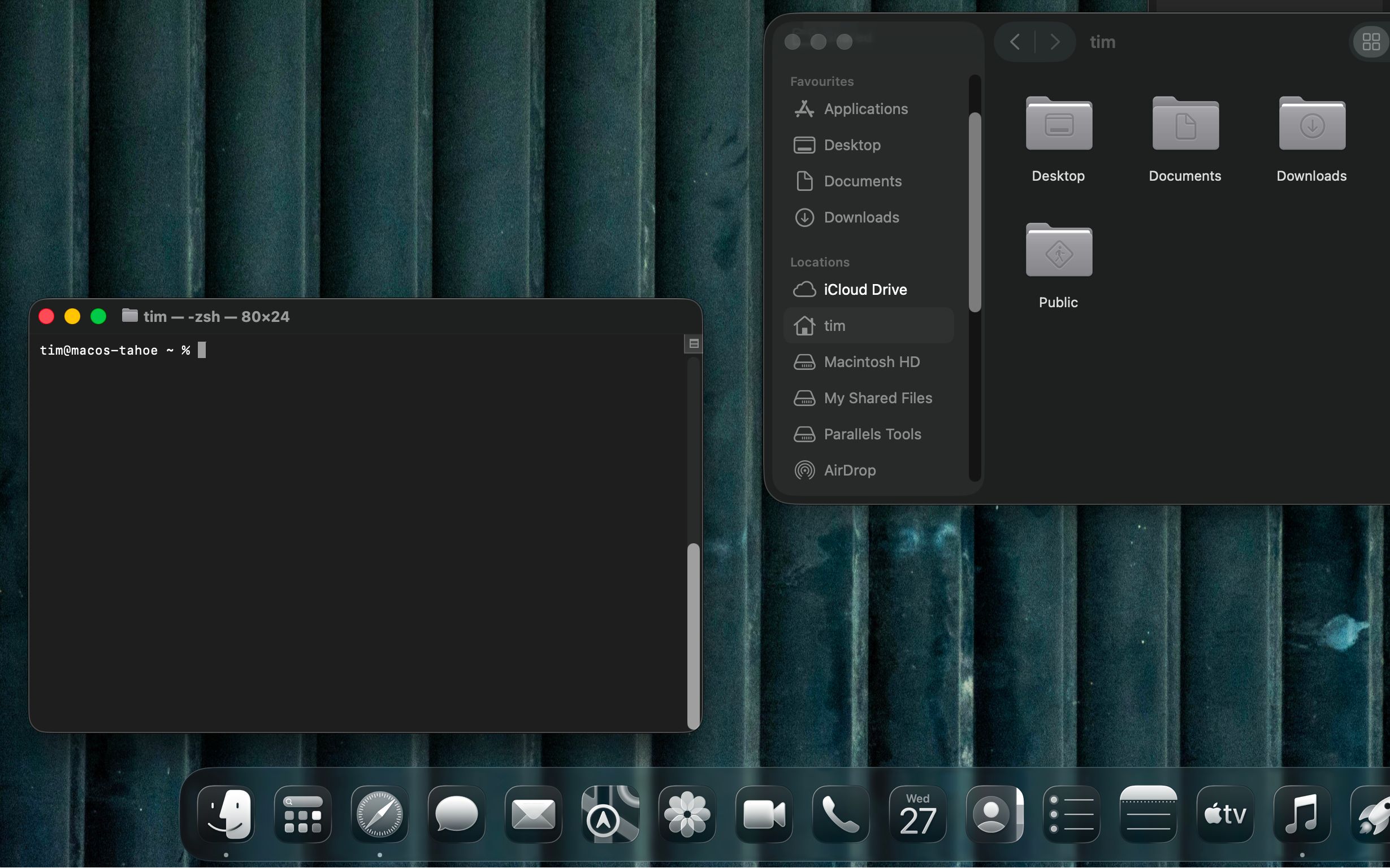 macOS Tahoe looking good in black.