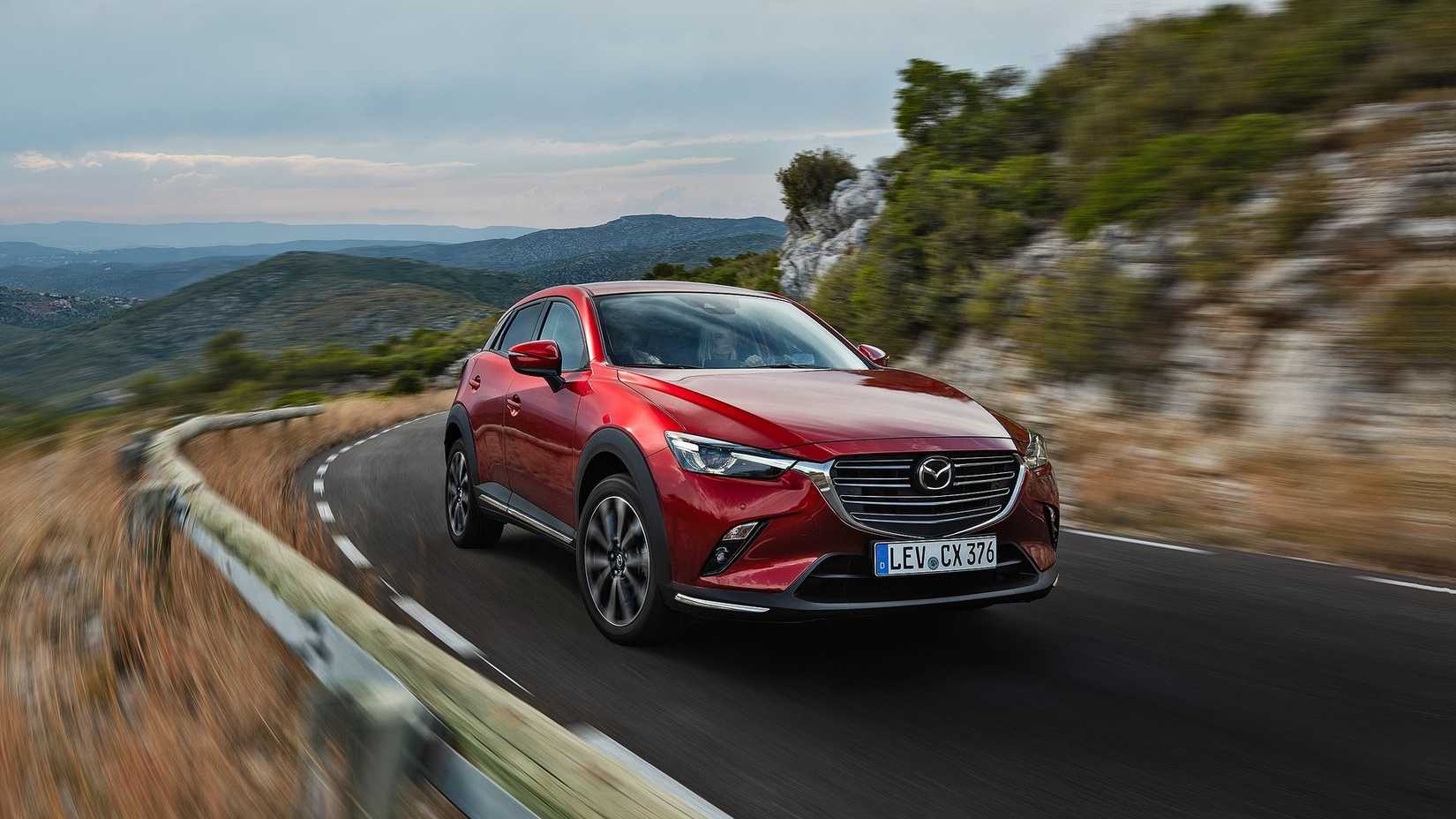 TOMA DE ACCIÓN 3/4 Frente de un Mazda CX-3 2019