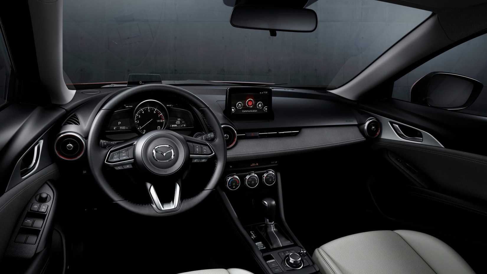 Disparo interior del tablero en un Mazda CX-3 2019