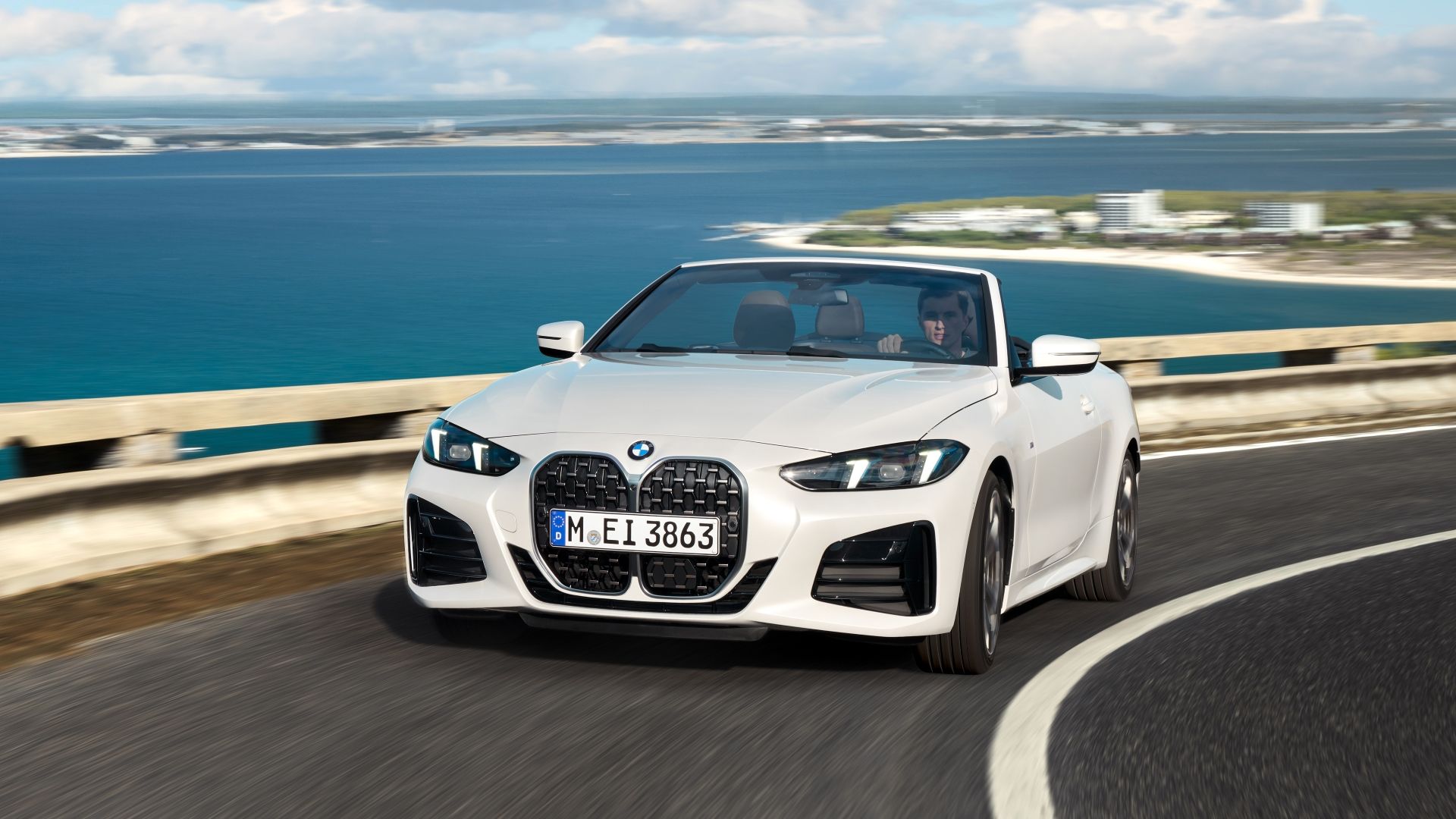 Front 3/4 shot of a 2025 BMW 4-Series Convertible