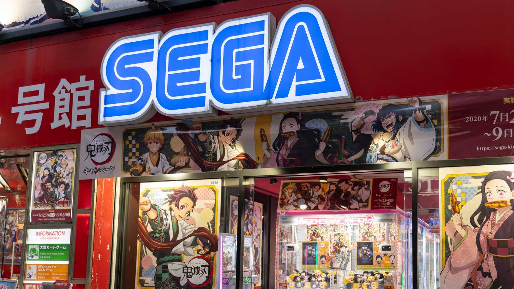 Аркадный зал SEGA в Японии.