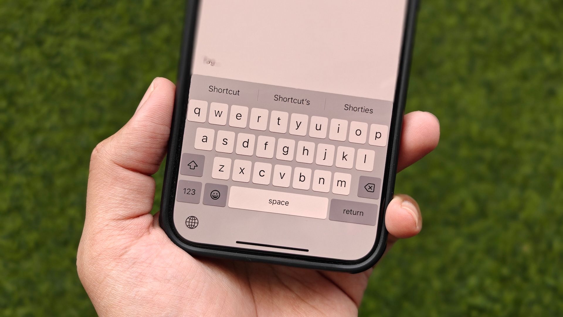 8 Tricks I Use to Type Faster on My iPhone