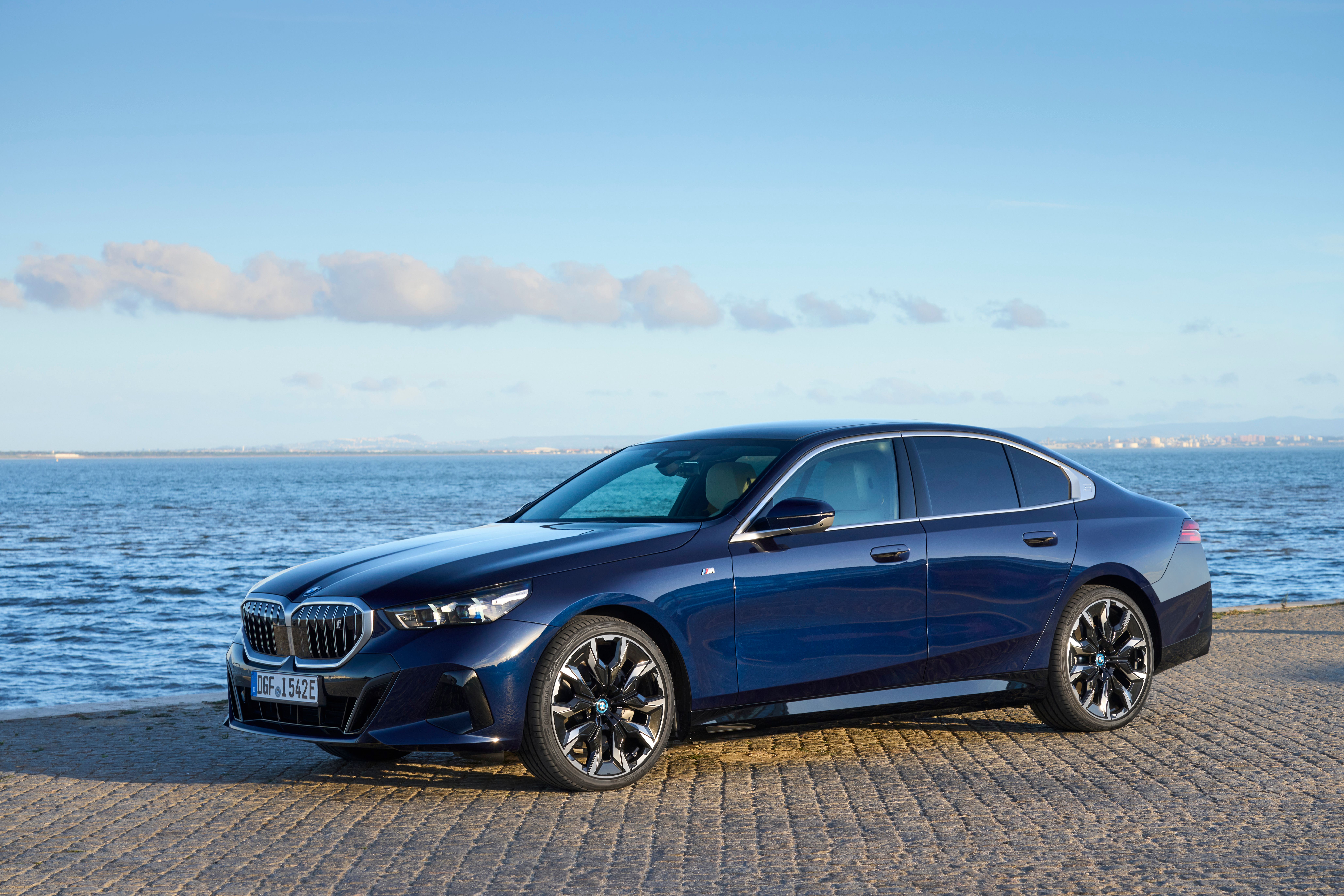 p90523048_highres_the-bmw-i5-edrive40-1.jpg