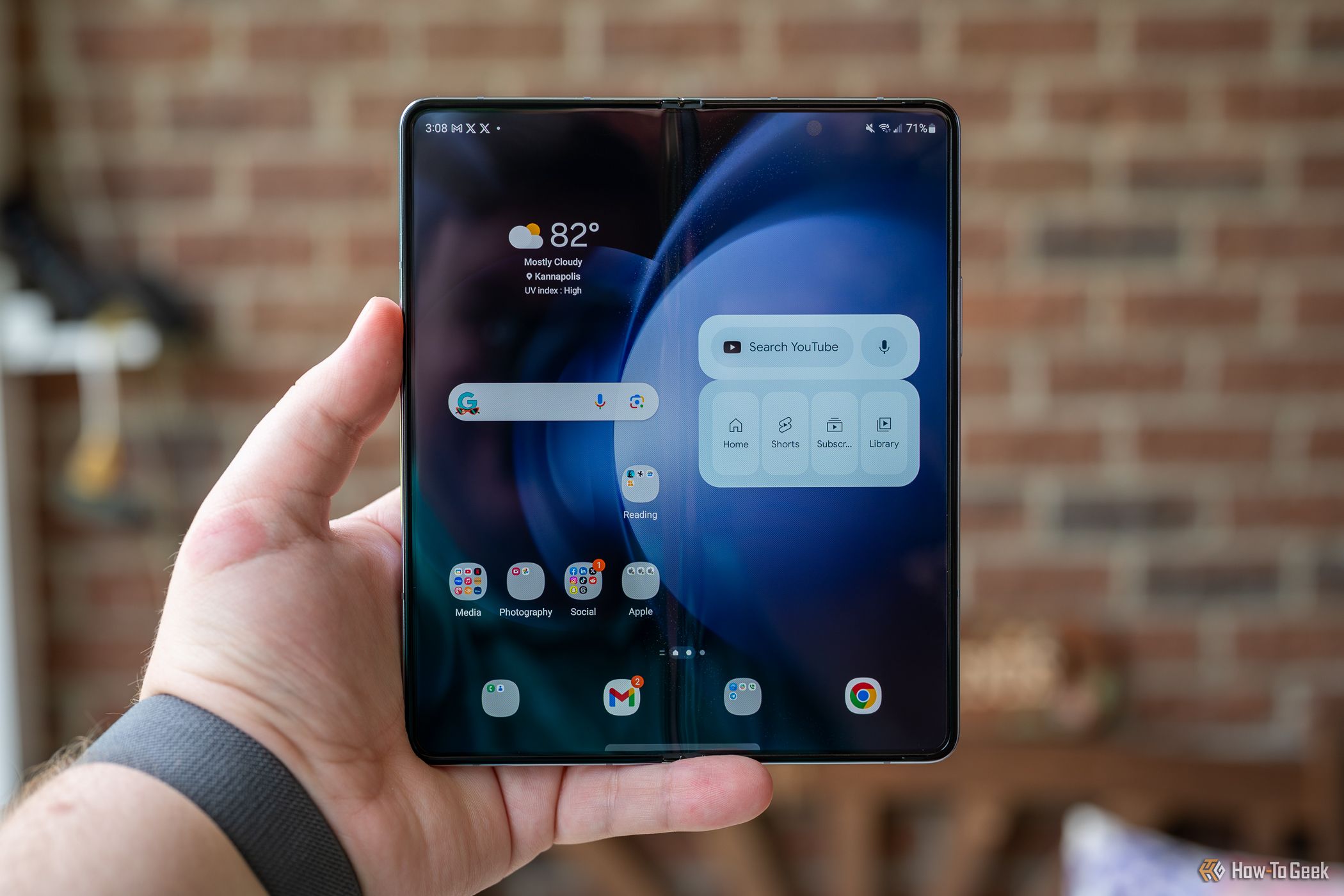 Looking directly at the internal folding screen on the Samsung Galaxy Z Fold 5.