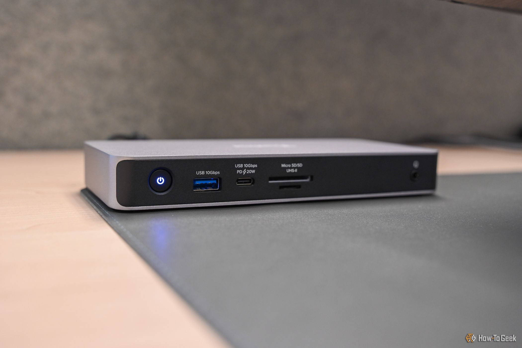 The power button on the Plugable USB4 Dual HDMI Docking Station.