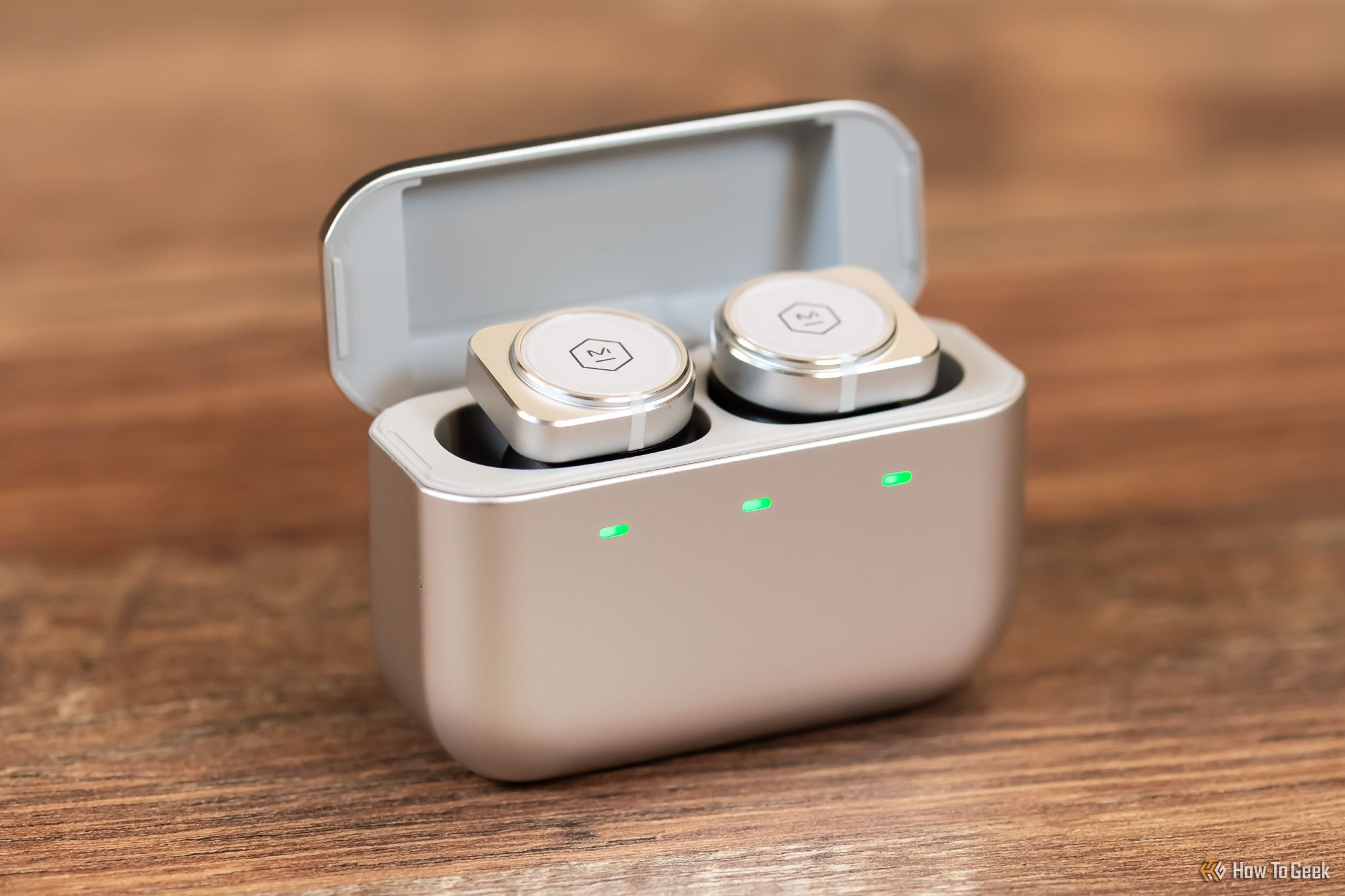 master & dynamic mw09 earbuds in the case