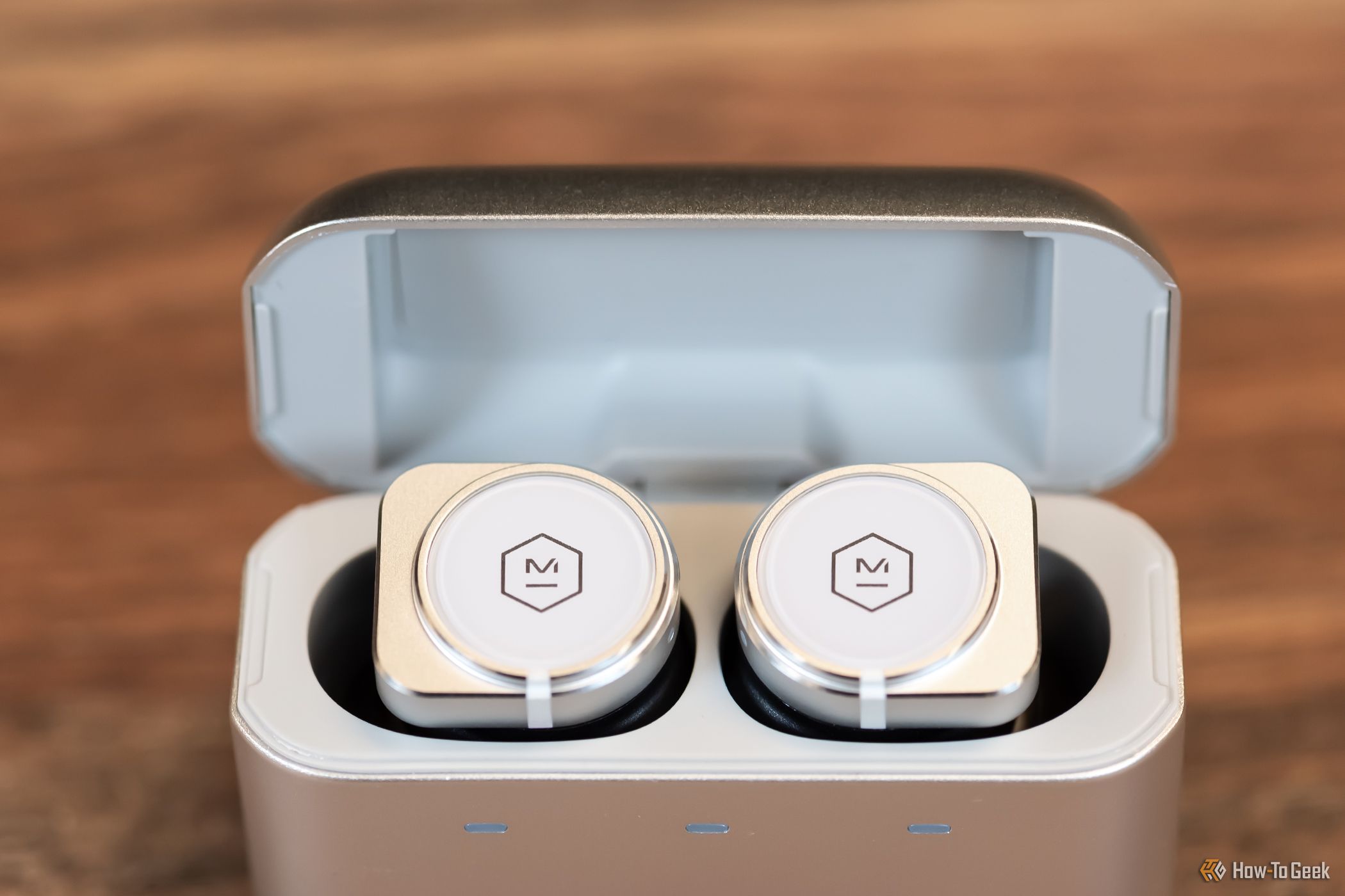 master & dynamic mw09 earbuds in the open case