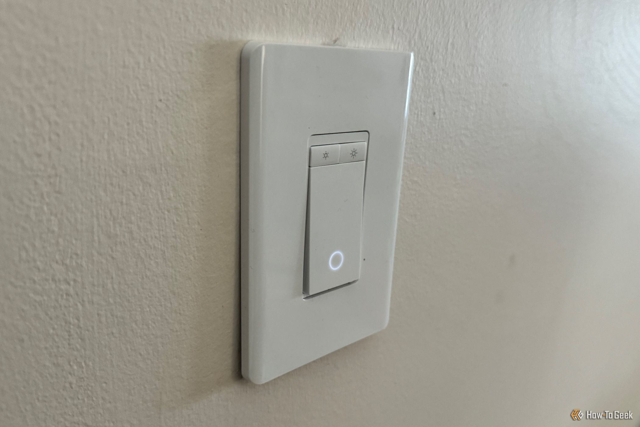 An. TP-Link Tapo S505D dimmer showing the LED