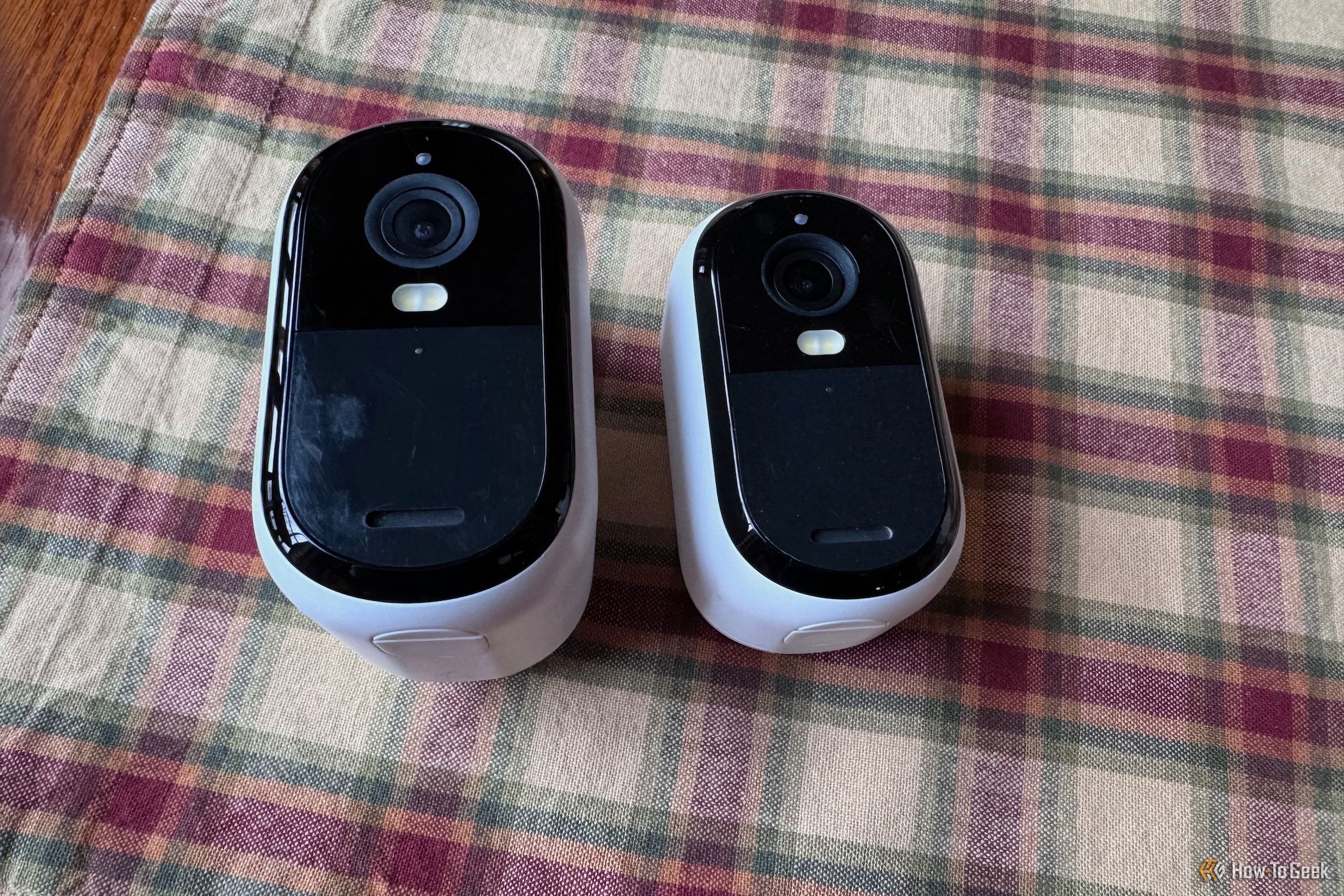 Comparison between the Arlo Essential XL and Arlo Essential security cameras (2nd generation)