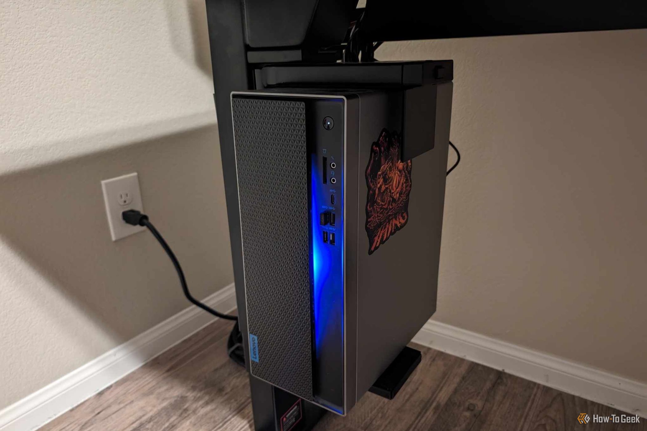 Secretlab MAGNUS Pro PC mount under the desk