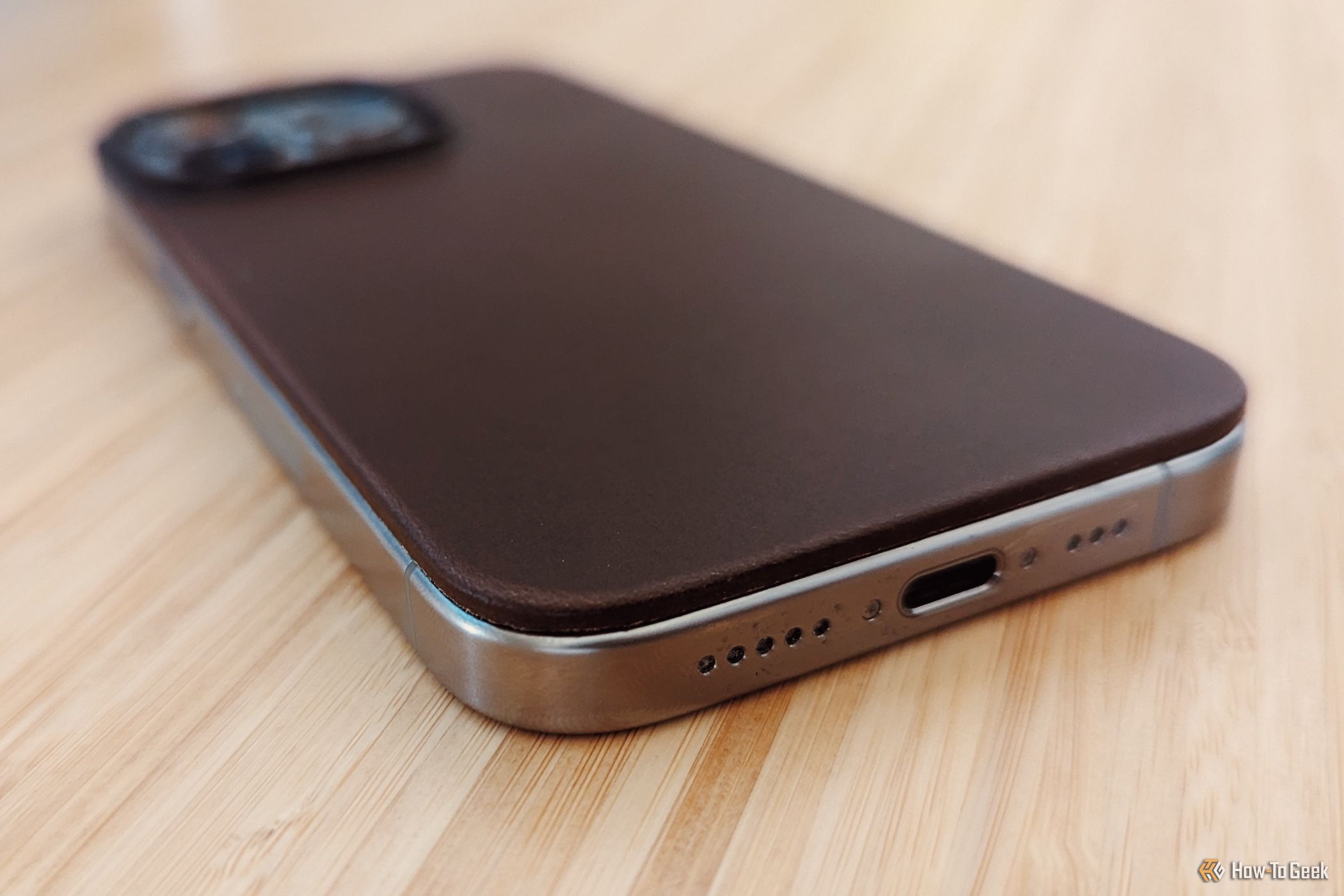 Nomad Magnetic Leather Back Review: A Look at How This iPhone 15 