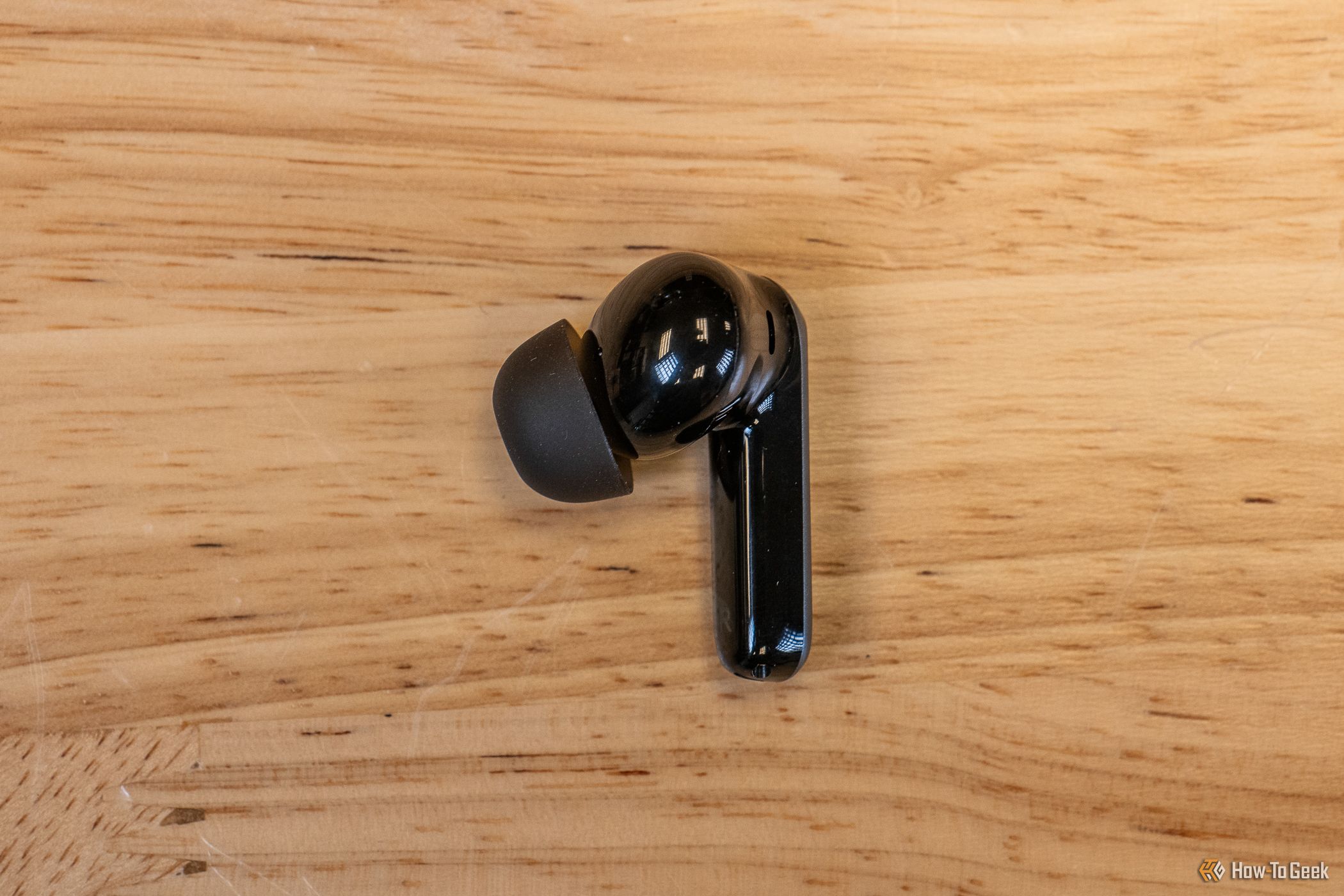 Single Earfun Air 2 earbud