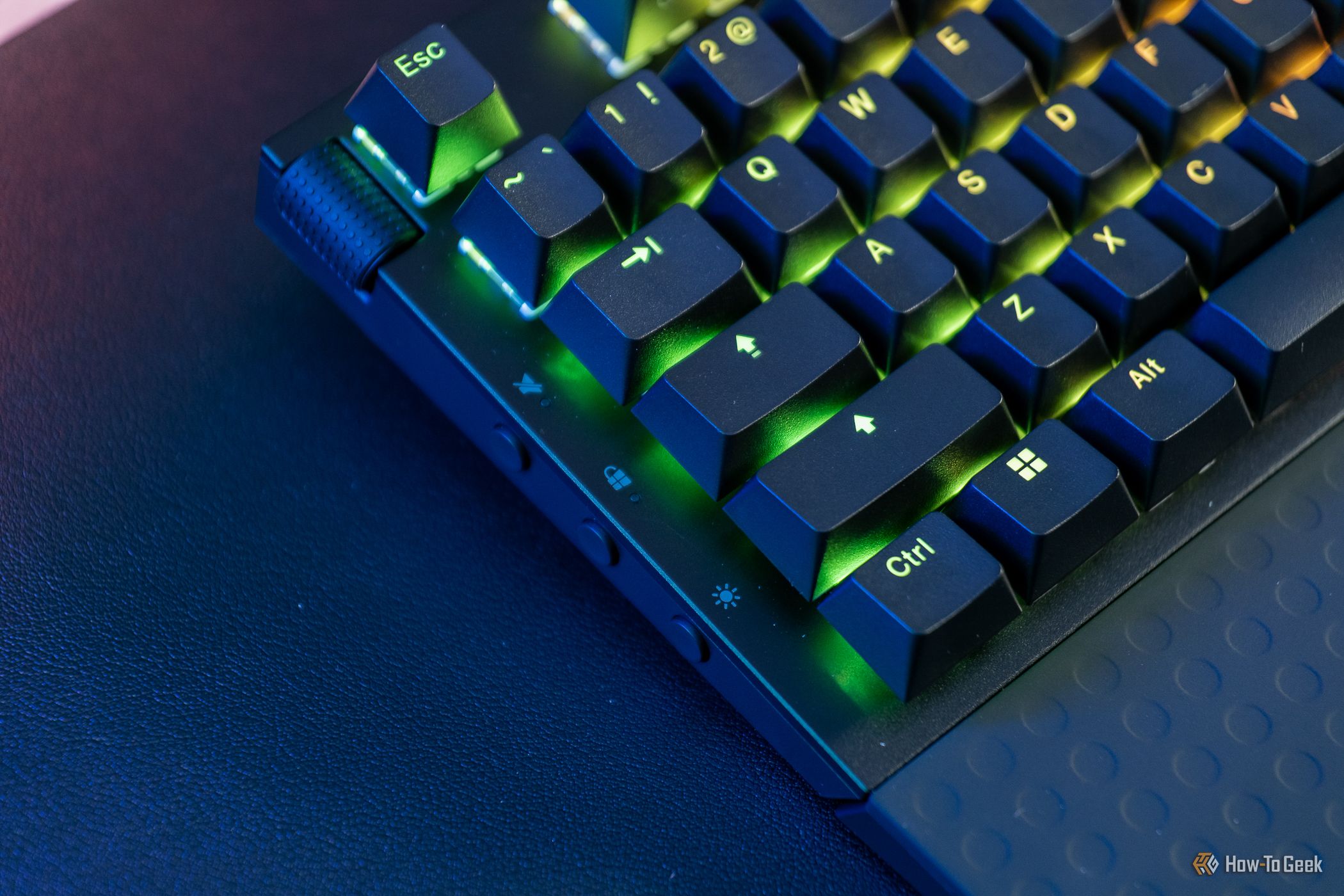 NZXT Function 2 keyboard volume wheel, mute, windows lock and key brightness buttons