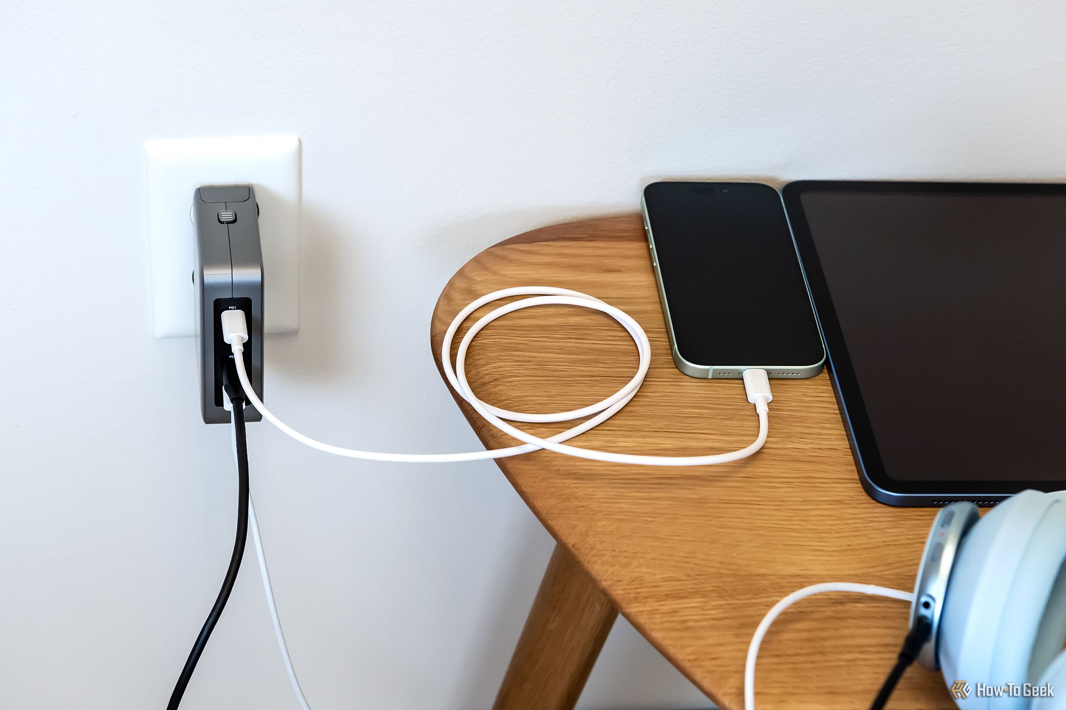 Satechi 145W USB-C Travel Charger Review: A Worldly Power Companion