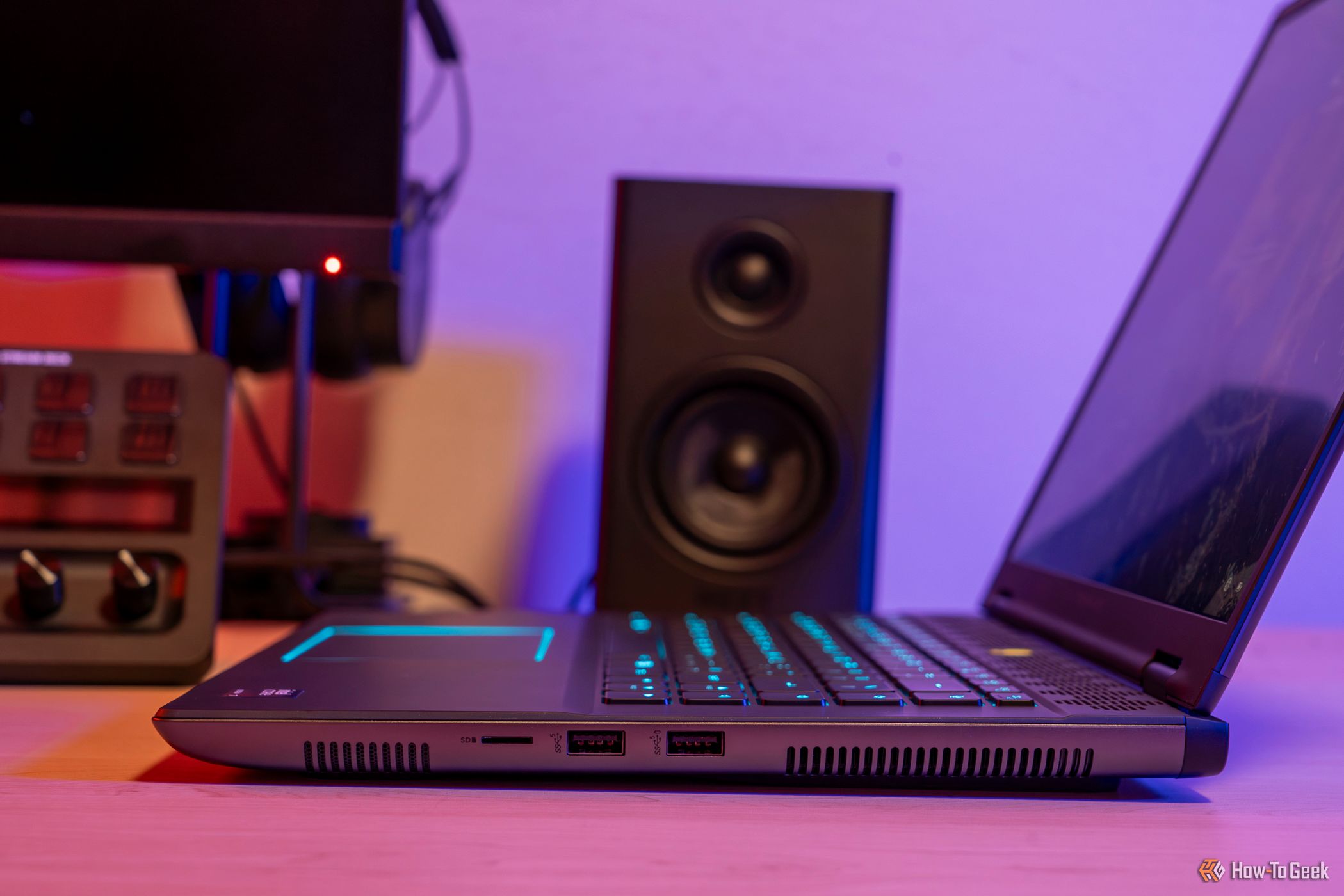 Right side of the Alienware m16 R2.
