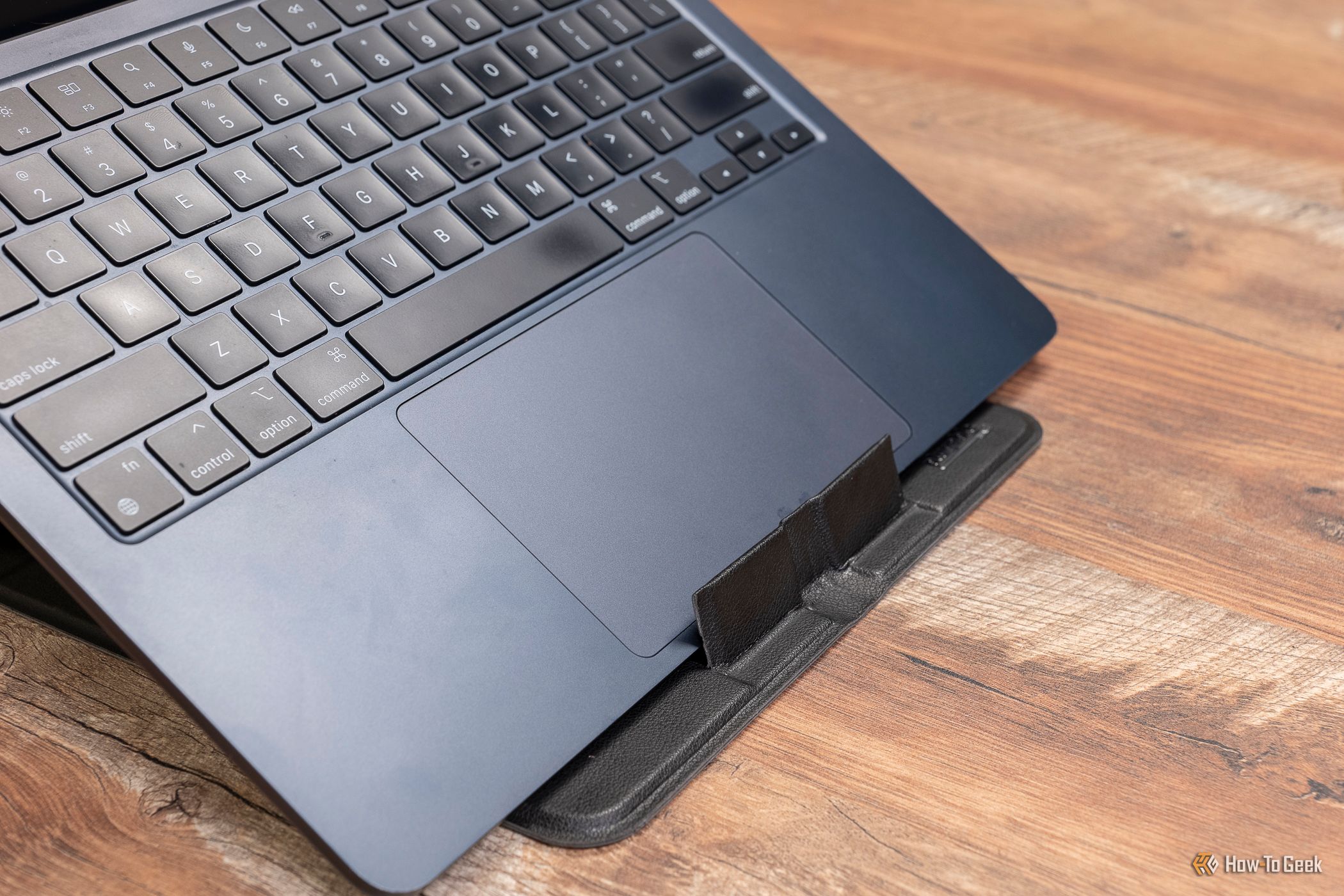 Close up on the Plugable PT StandX foldable stand