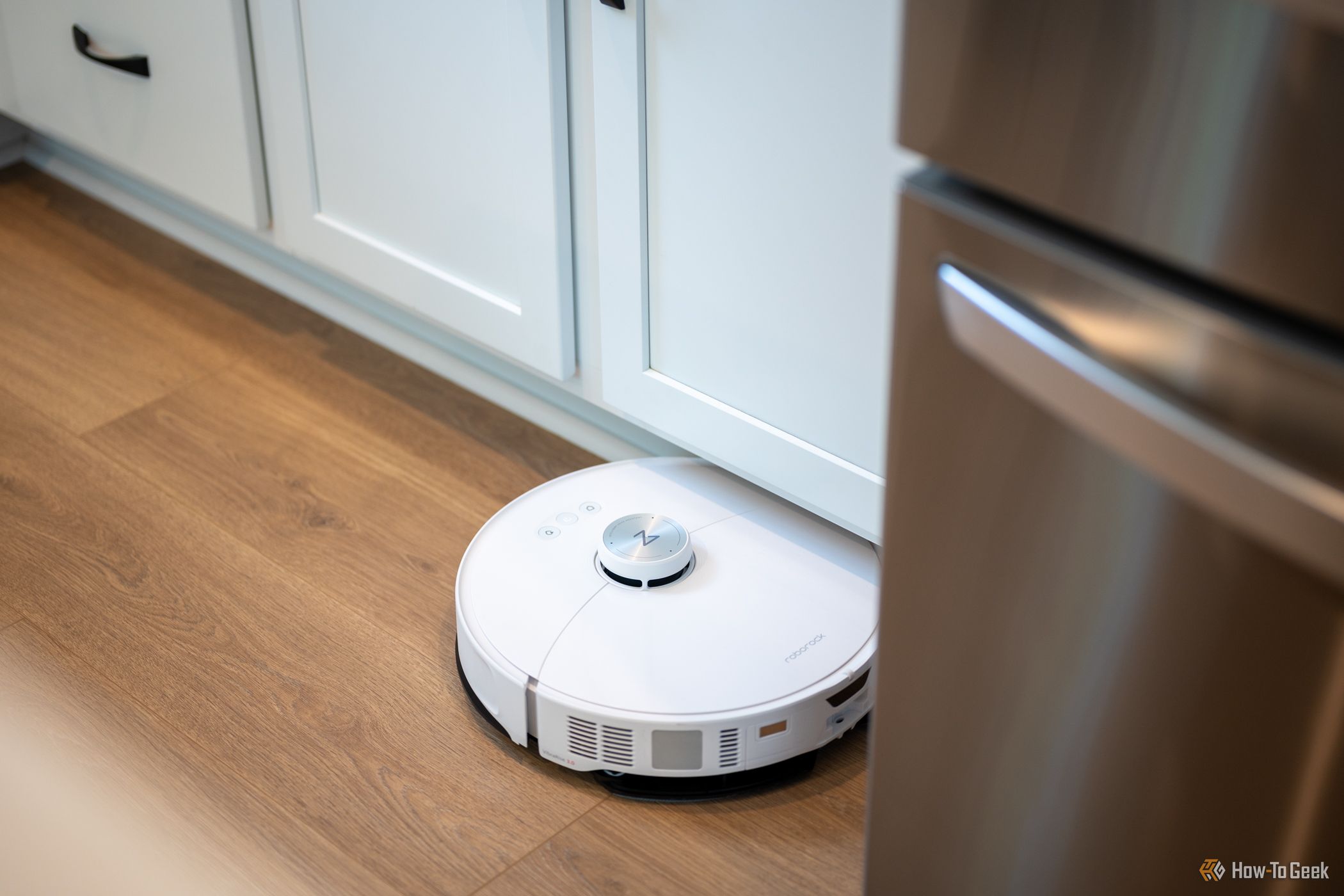 Roborock S8 MaxV Ultra mopping and vacuuming the floor