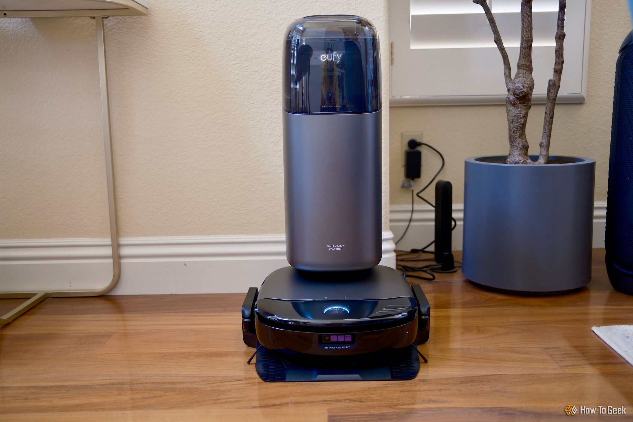 Showing theEufy S1 Pro vacuum and docking station-1