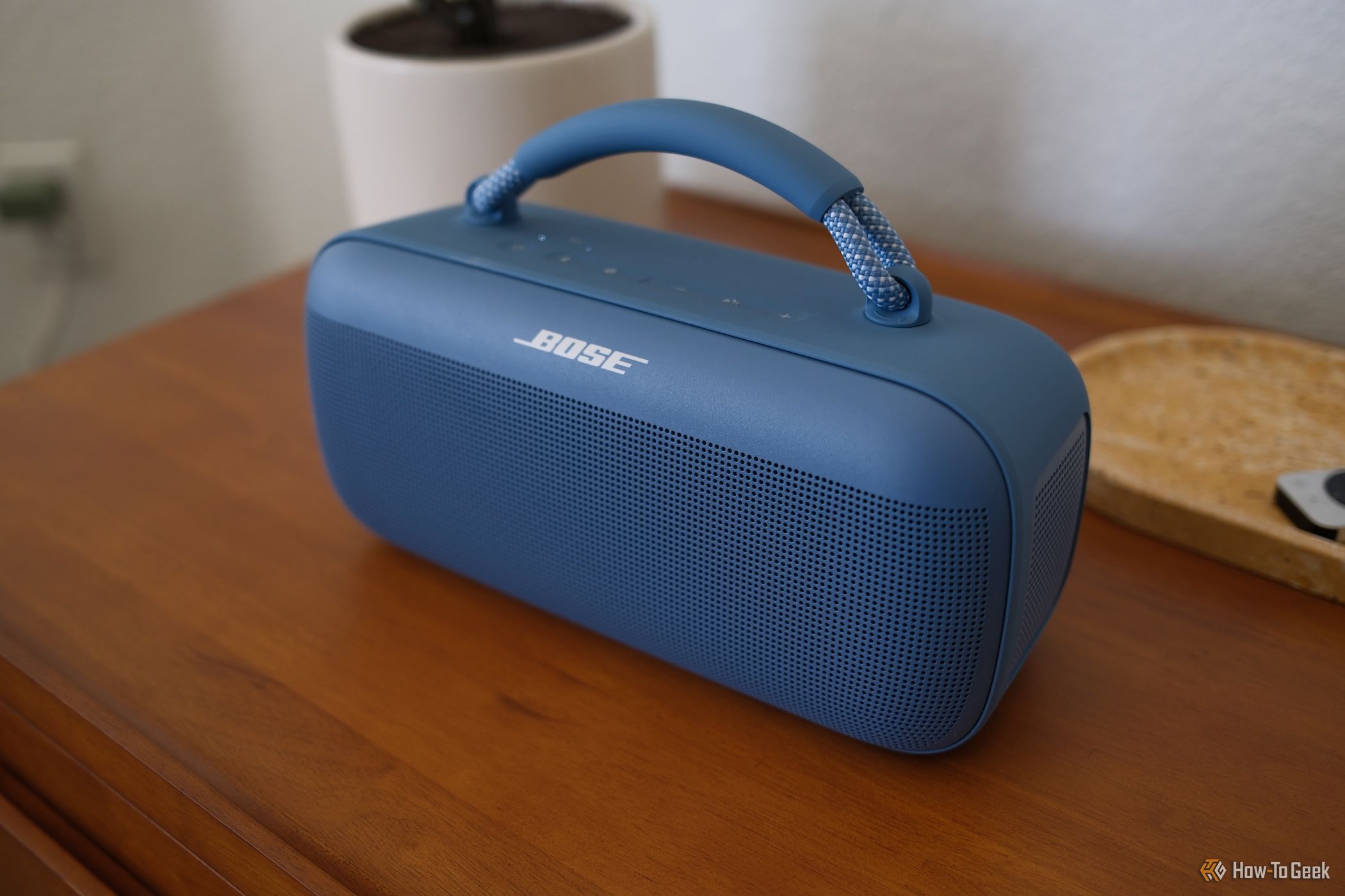 side view of the Bose SoundLink Max