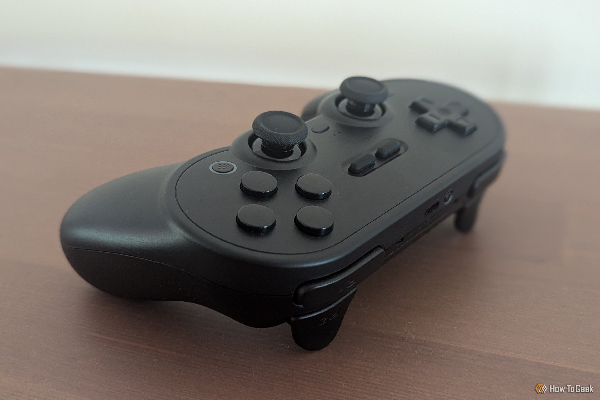 Shoulder buttons on the 8BitDo Pro 2 controller.