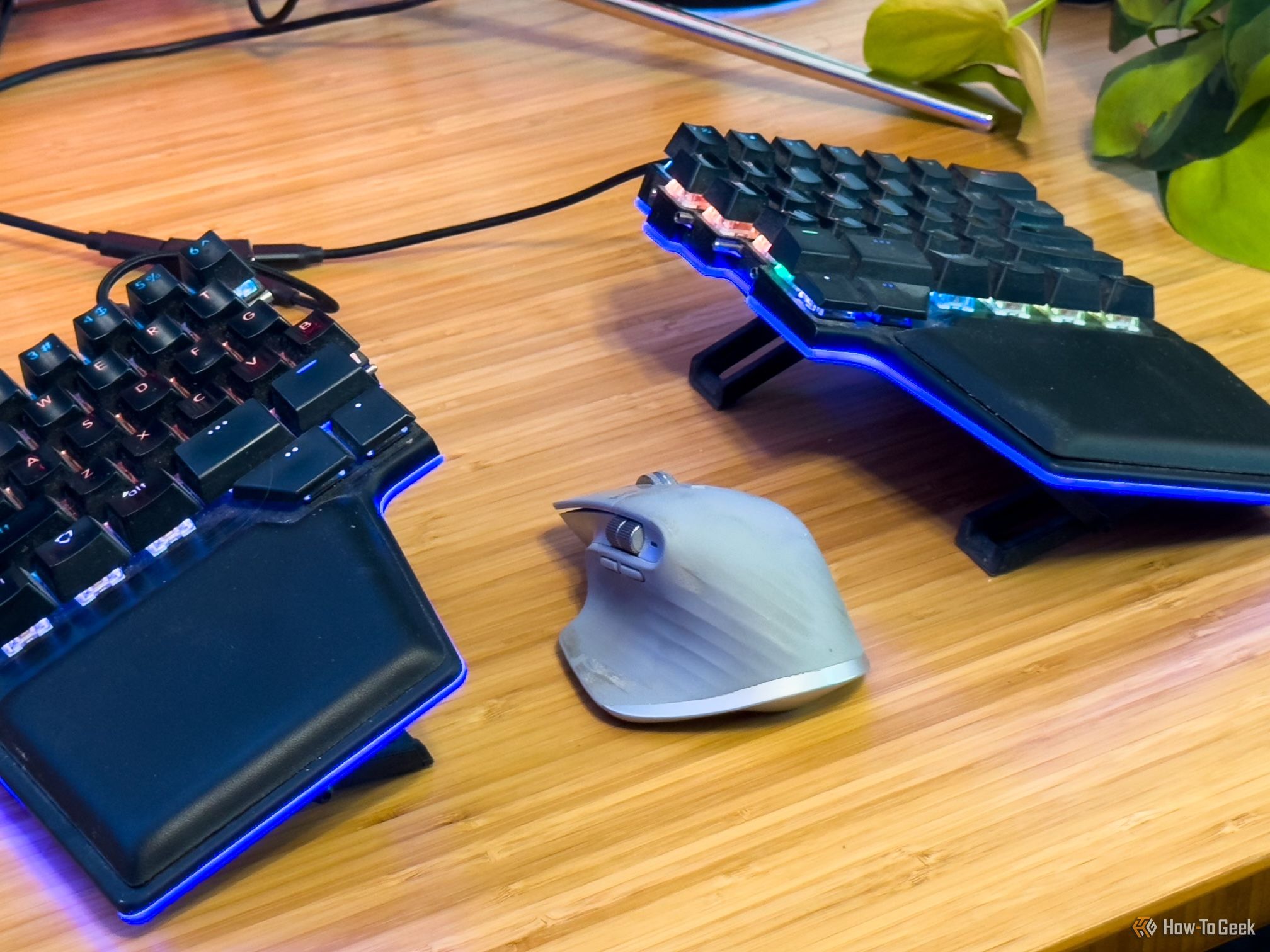 Mouse In The Middle of a Split Keyboard
