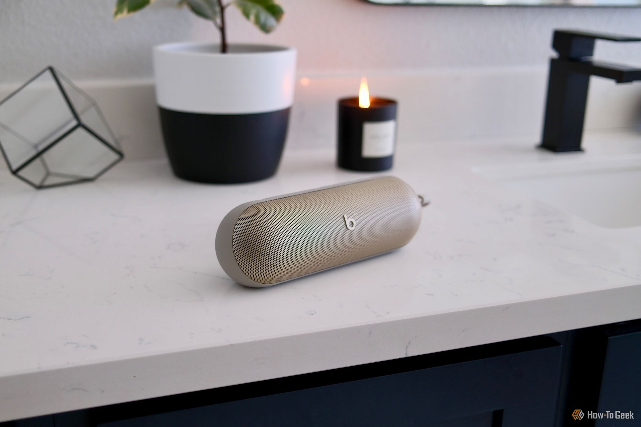 The Ultimate Guide to the Beats Pill - Your Ideal Compact and Convenient Audio Solution