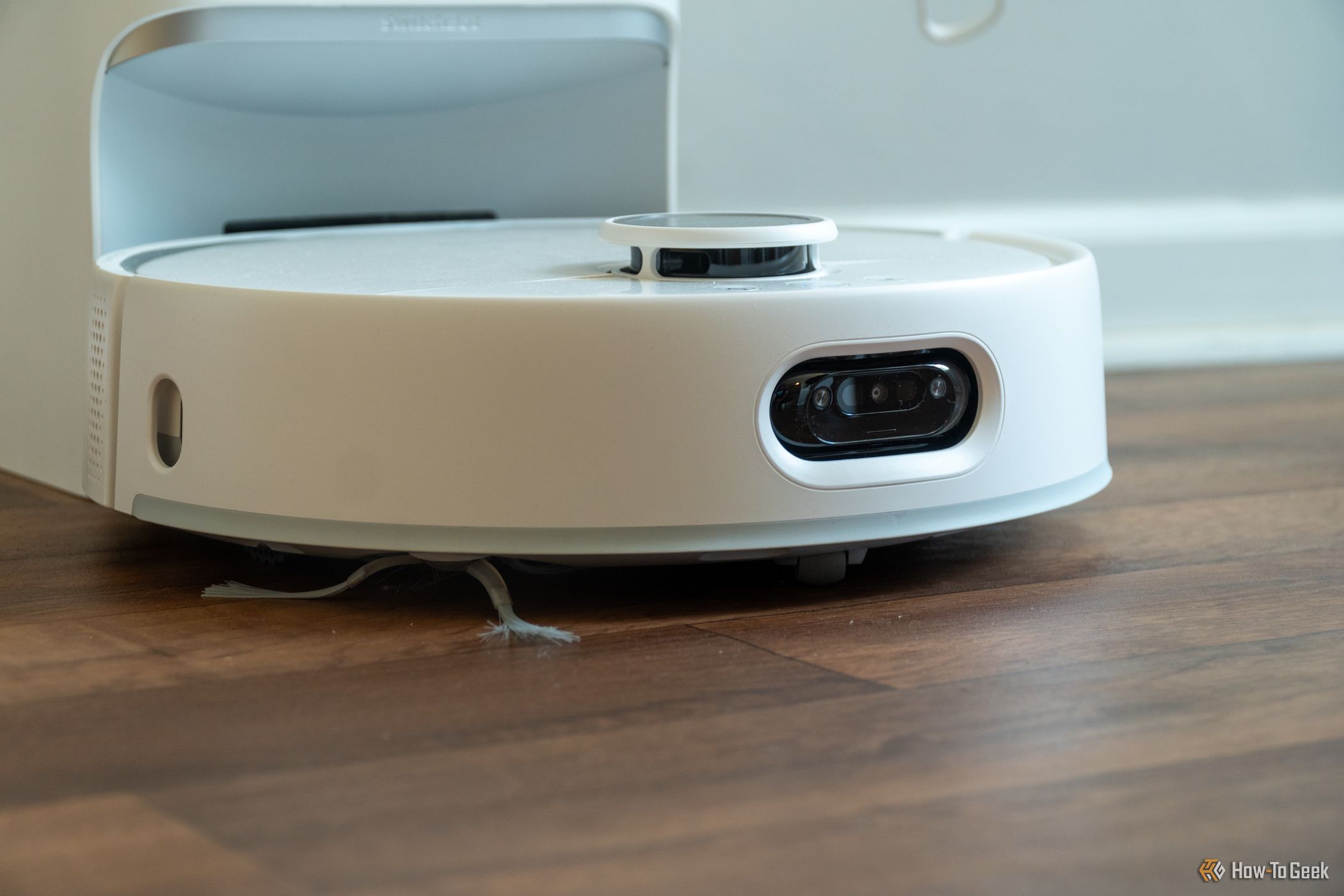 In-Depth Analysis of the Self-Sustaining Switchbot S10 - An Autonomous Robotic Vacuum with Onboard Water Management