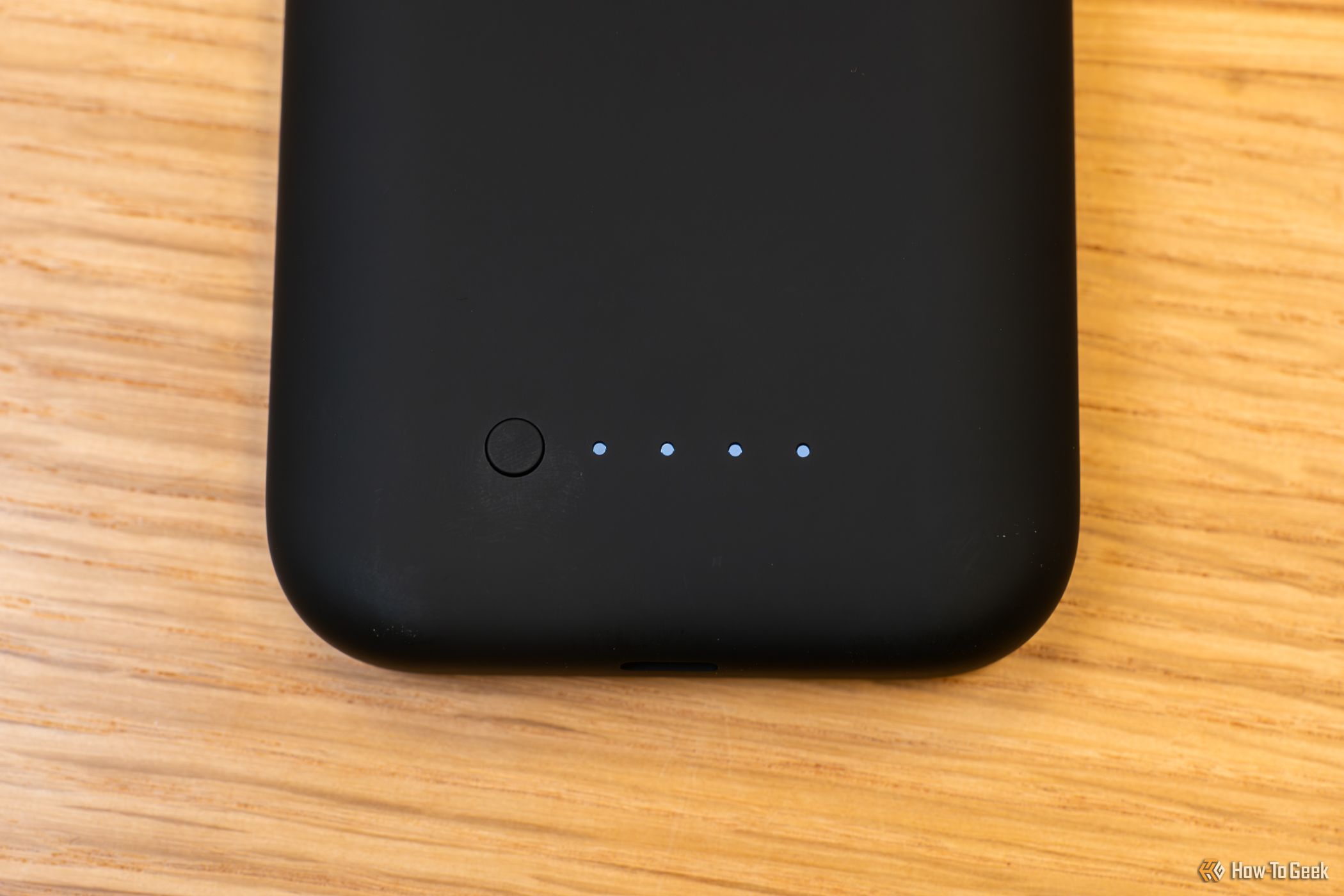 Charging lights on Mophie Juice Pack for iPhone 15