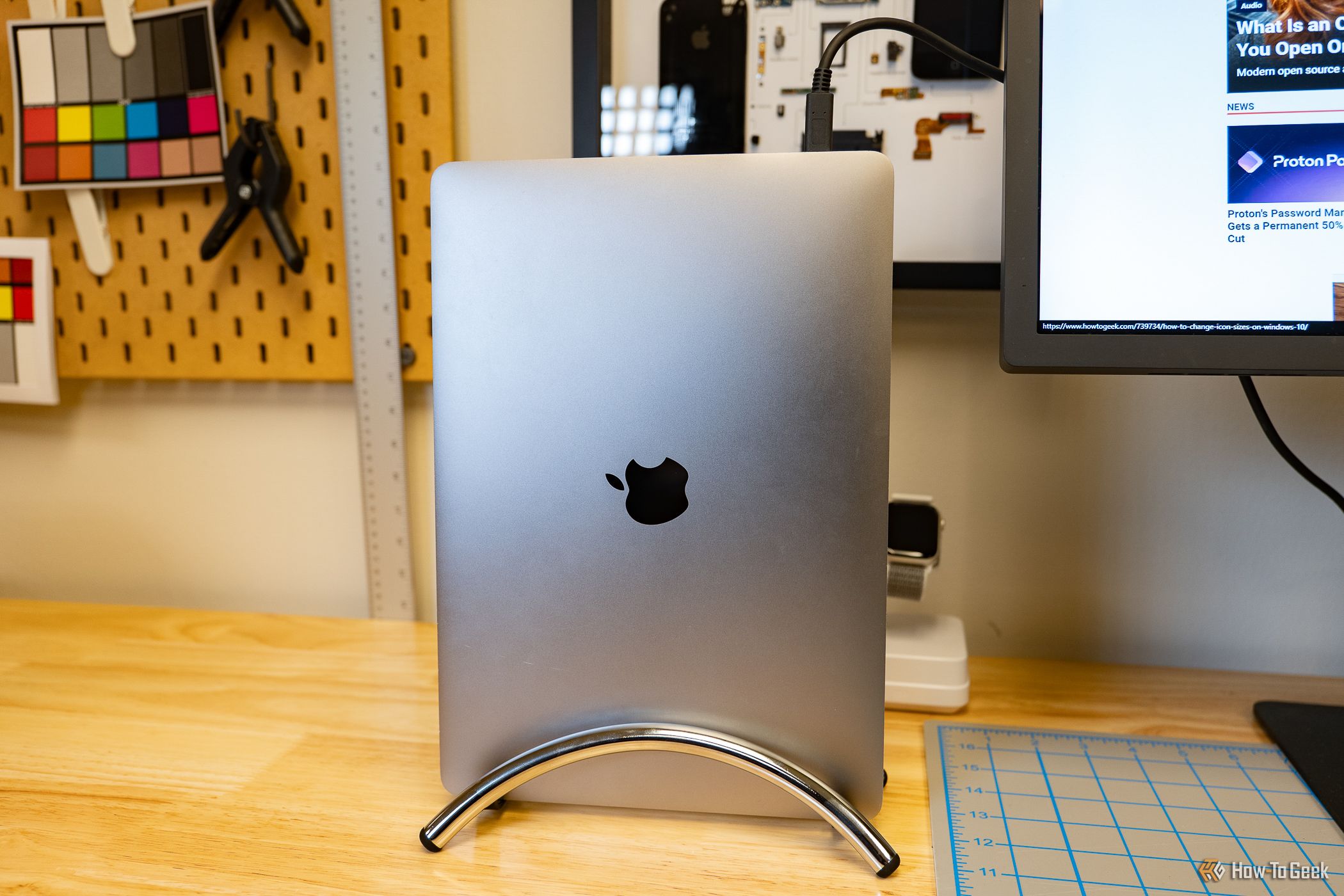 A Macbook sitting vertically on the Twelve South Book Arc Flex